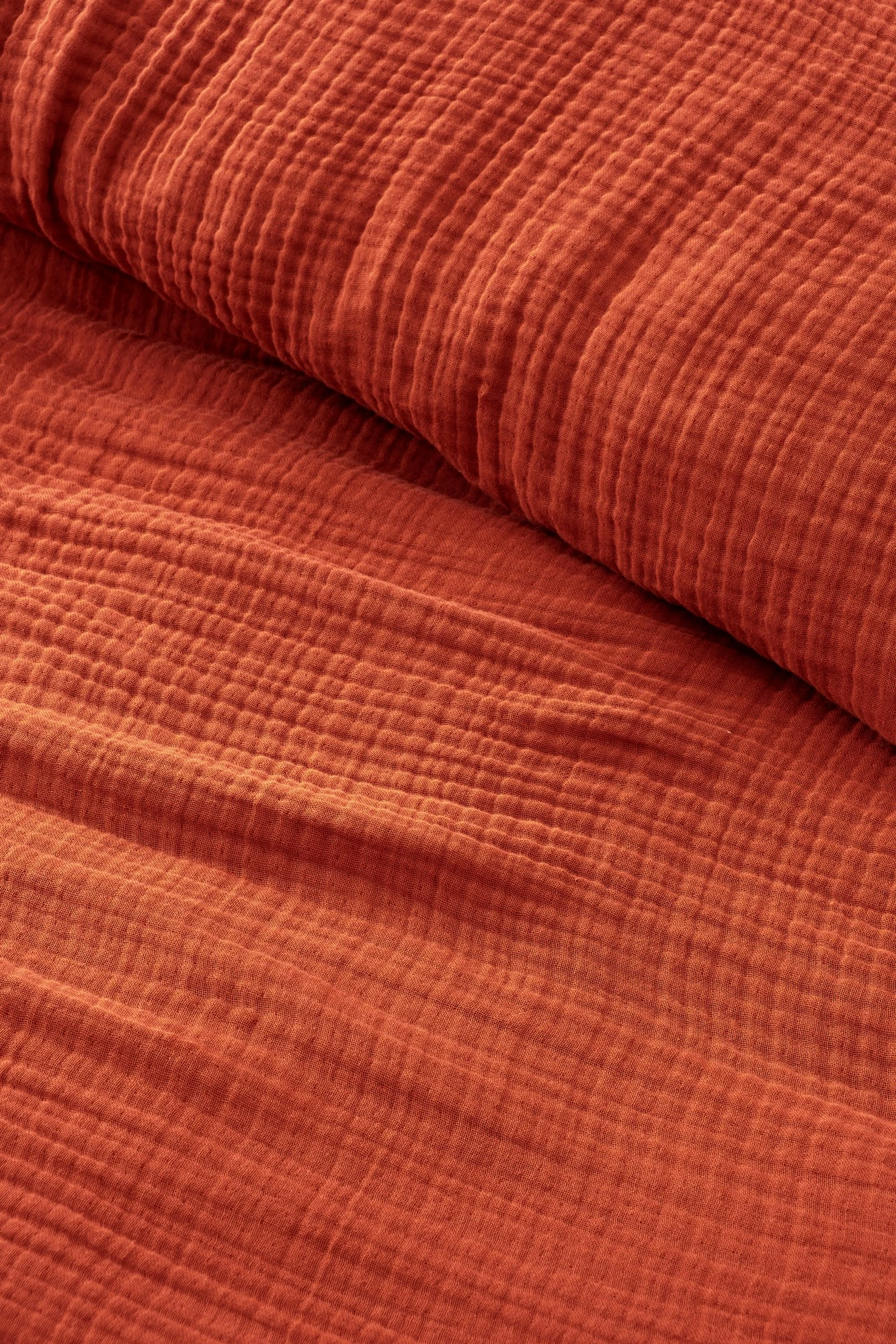 Mbulesë krevati teke, muslin, ngjyrë e kuqe tullë