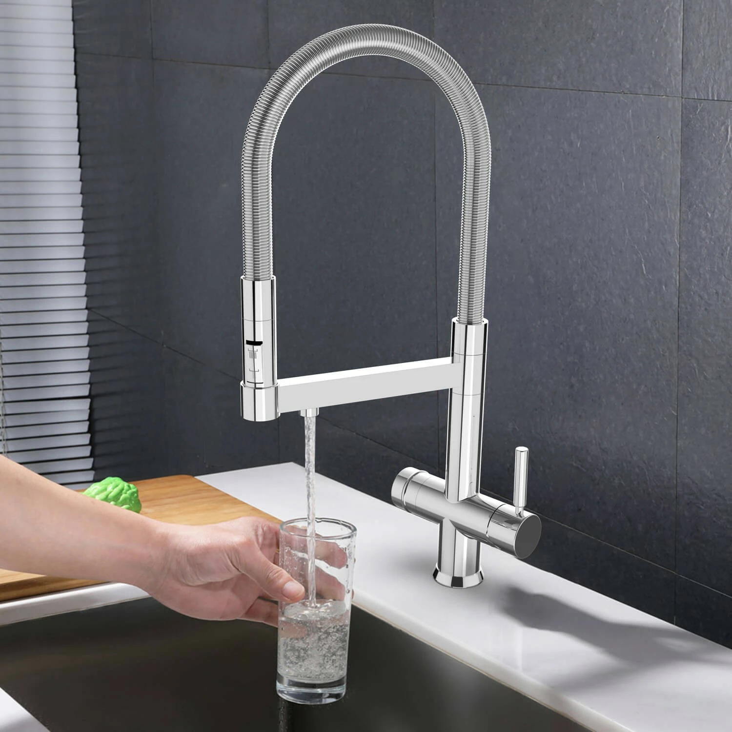 Rubinet me dush që tërhiqet Voden, krom