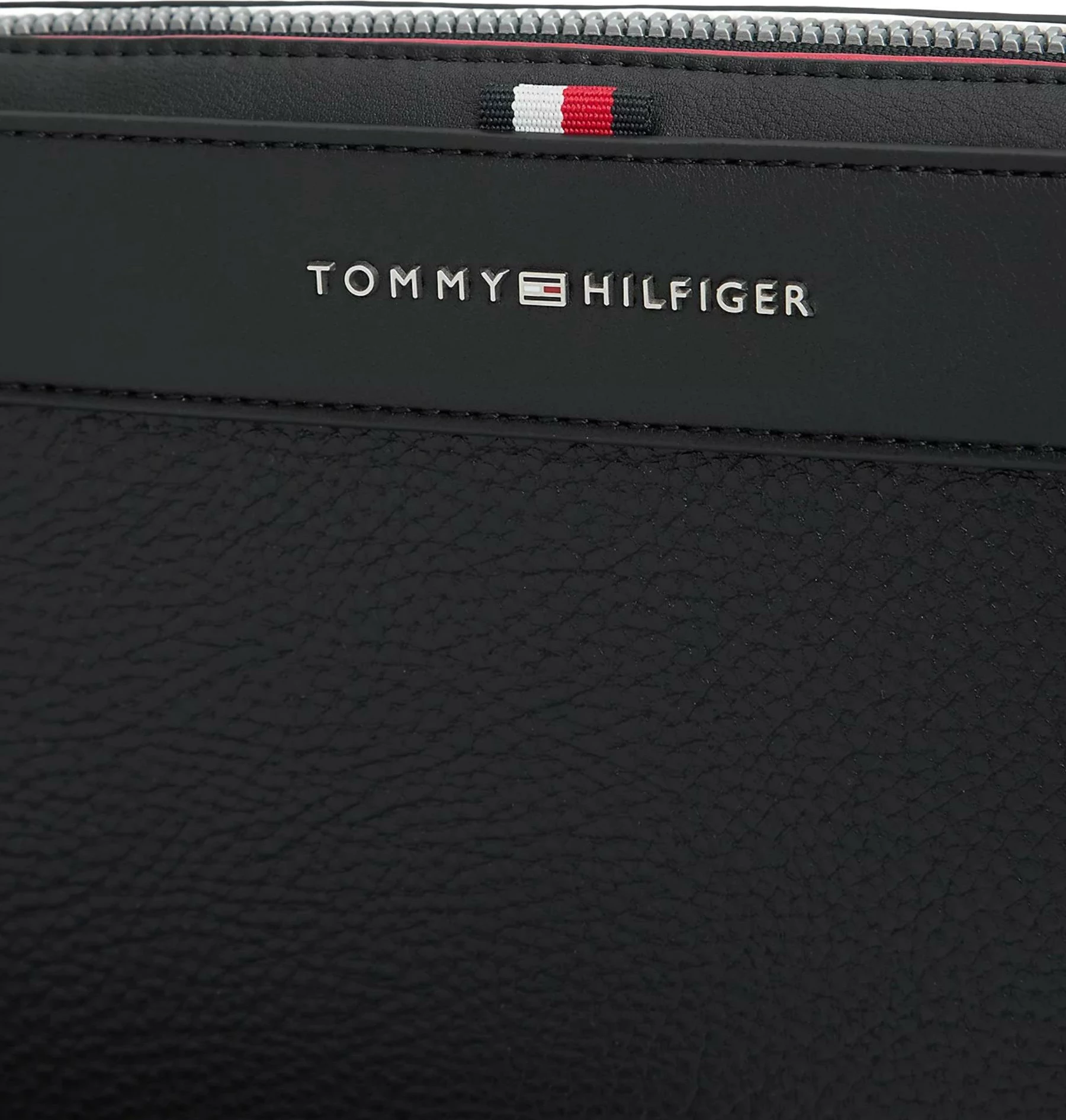 Çantë kozmetike për meshkuj Tommy Hilfiger TH Central Pouch AM0AM14822, e zezë