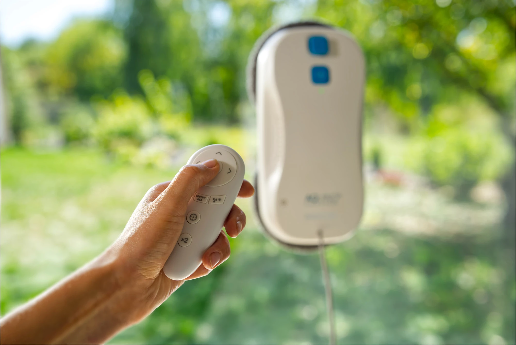 Pastrues dritaresh elektrik Sencor SRW 6010WH, automatik, me telekomandë, i bardhë
