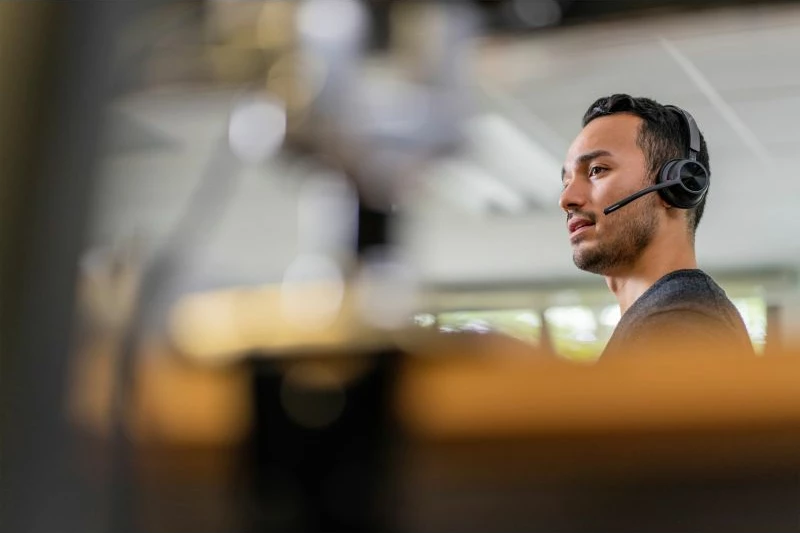 Headset Microsoft POLY Voyager 4320 me BT700, e zezë