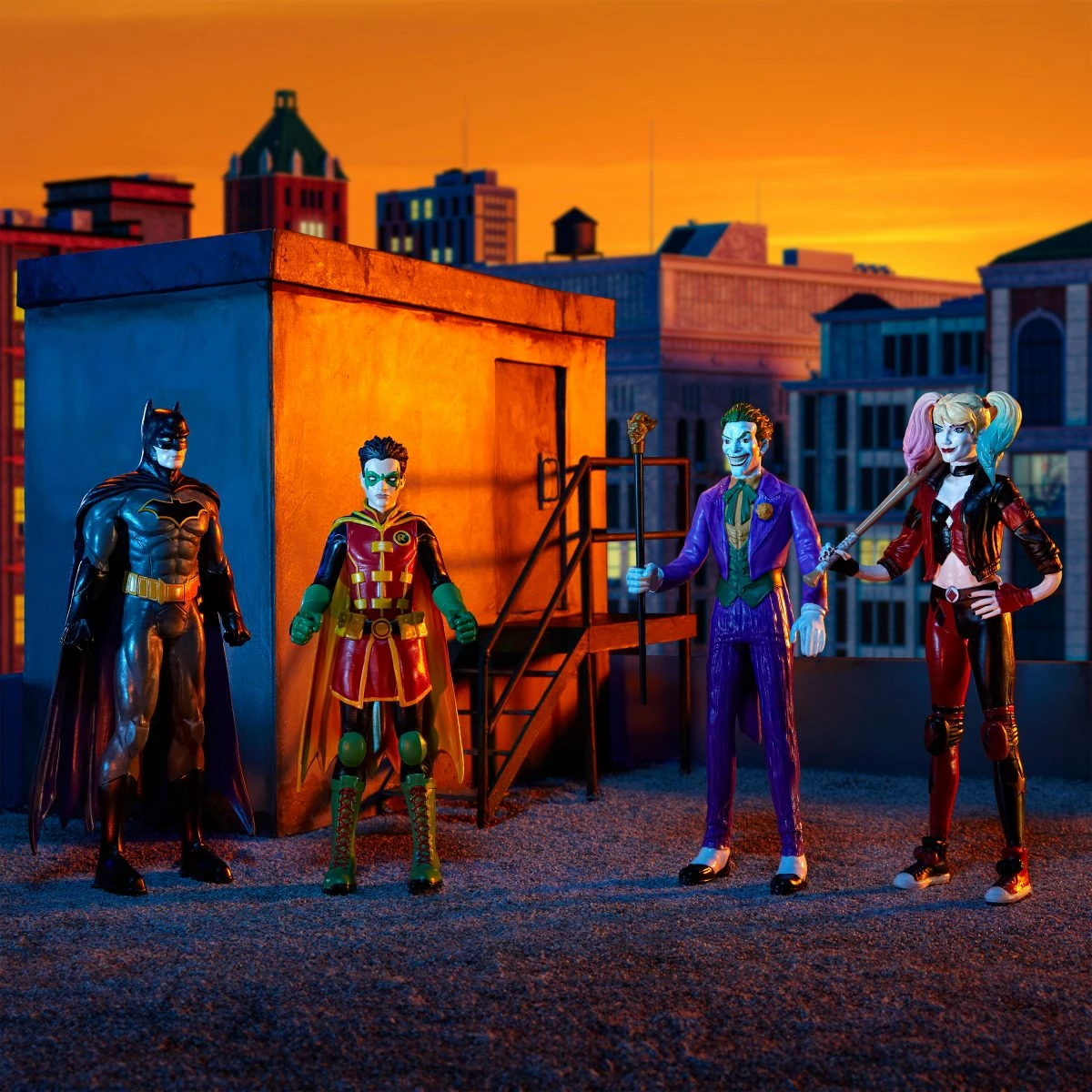Figurinë fleksibile NOBLE COLLECTION Bendyfig DC Batman (Comic), me bazë ekspozimi, gri/zi