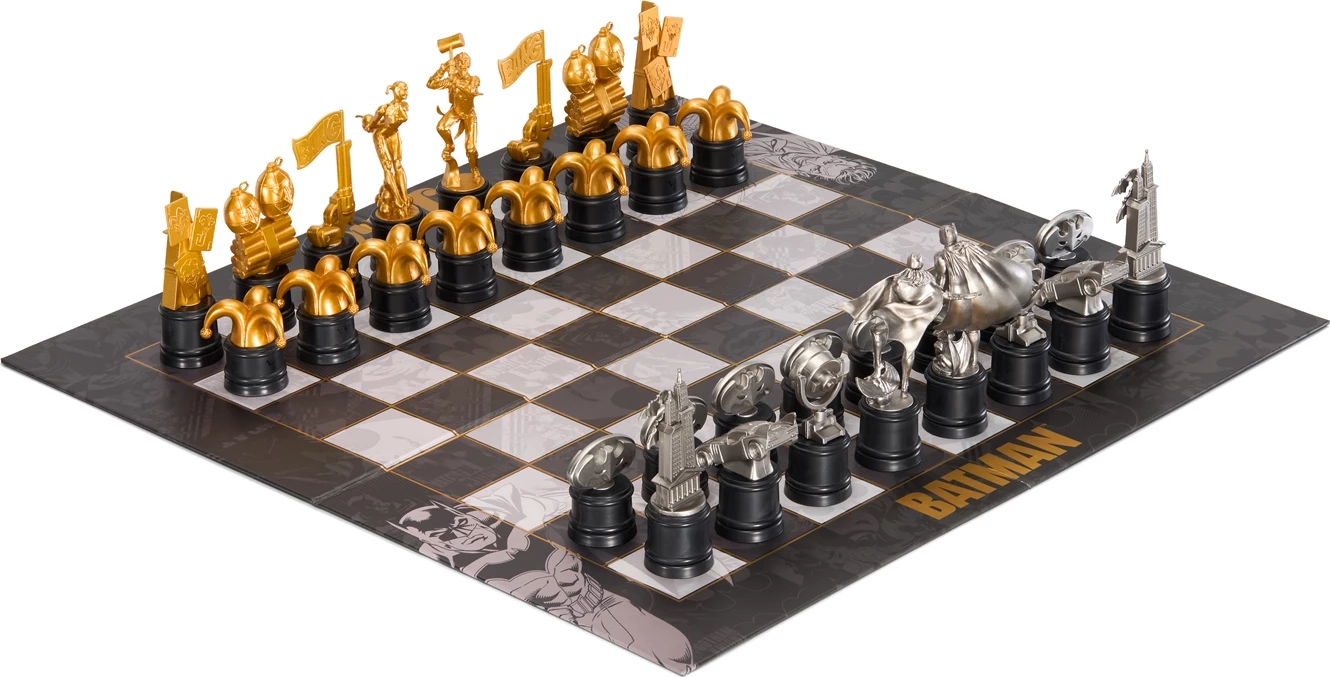 Set shahu Noble Collection DC Batman vs The Joker, 32 figura, tabelë e palosshme 47×47 cm, argjend/ari
