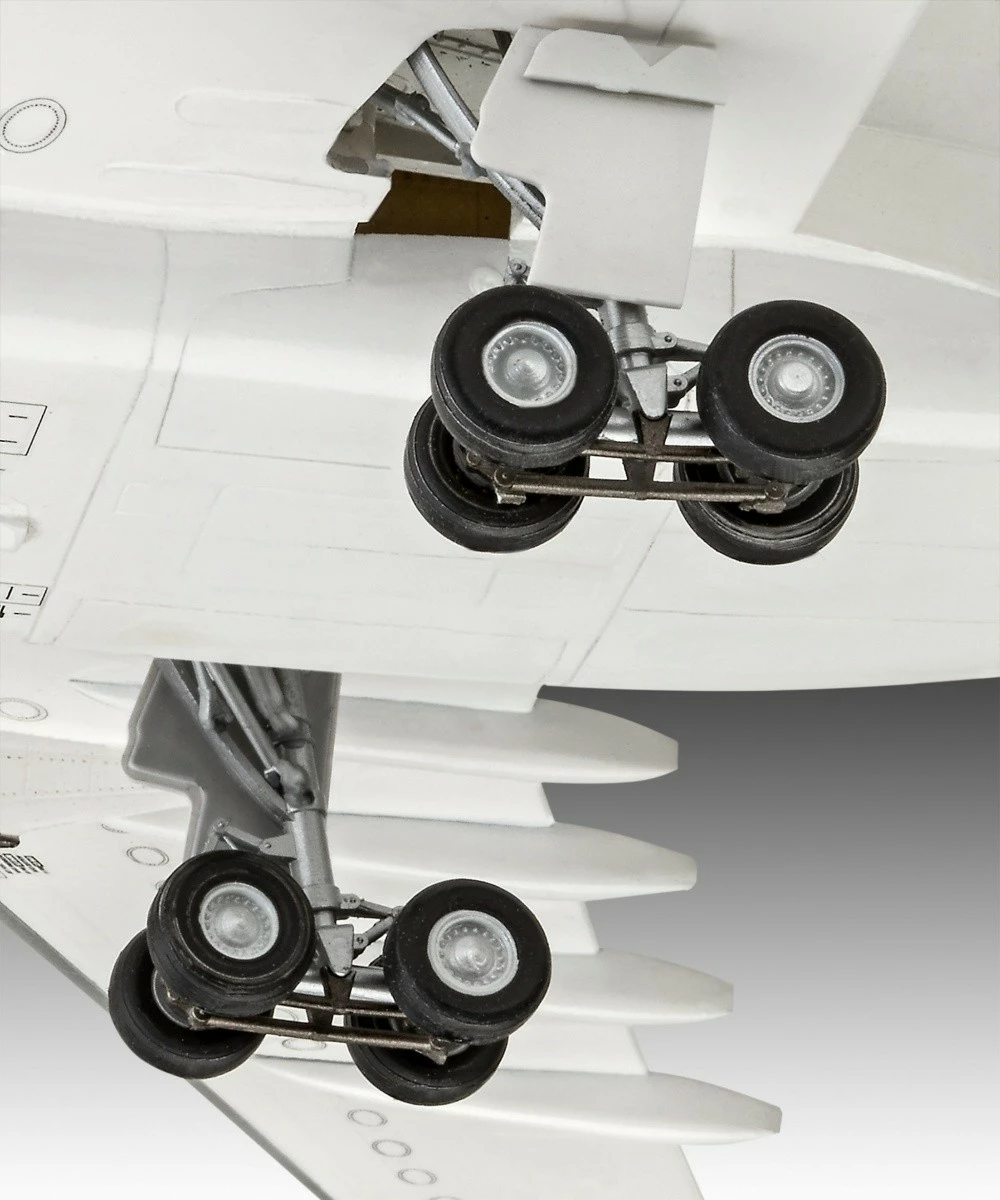 Model plastik aeroplani Revell Airbus A330-300 Lufthansa 1:144, 105 pjesë