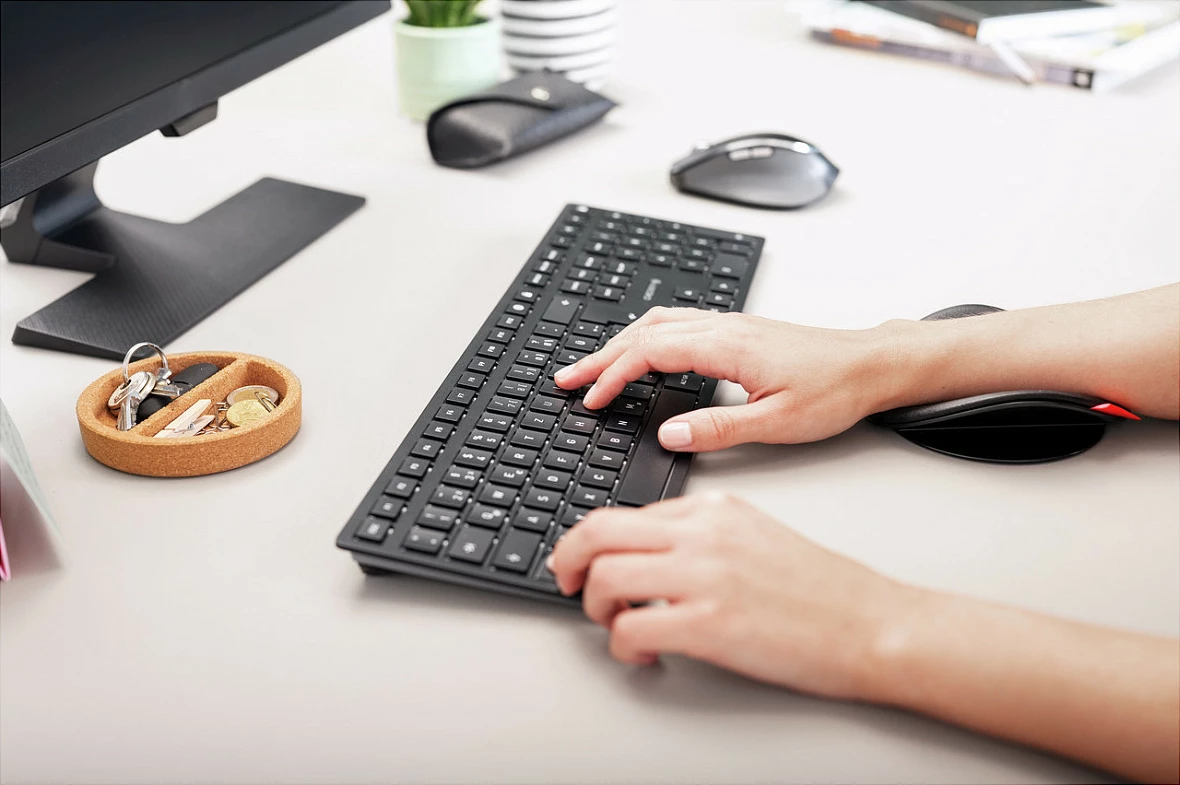Tastierë Cherry KW 9100 SLIM, wireless RF + Bluetooth, QWERTZ (CH), me numpad, e zezë