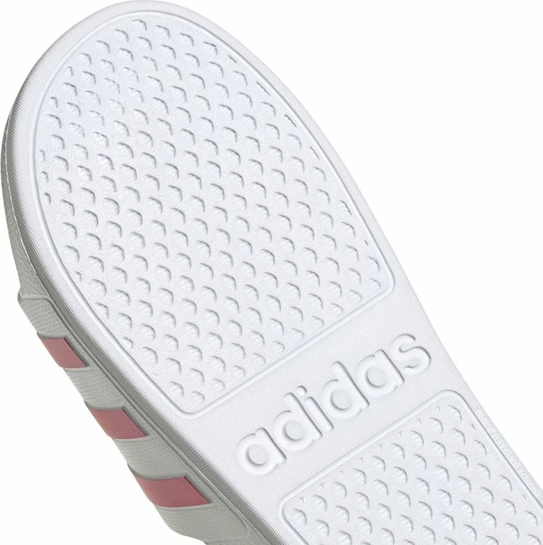 Papuqe për femra adidas, të bardha