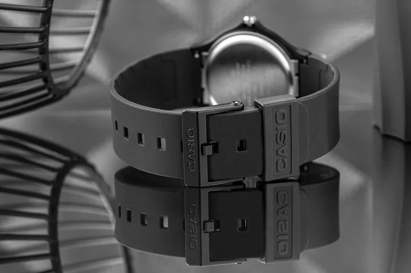 Orë dore për femra Casio, e zezë