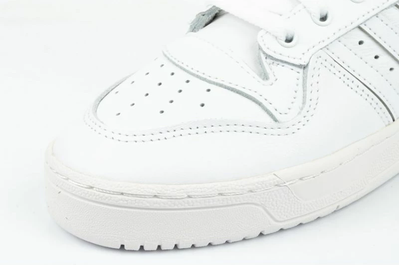 Atlete për femra adidas, të bardha