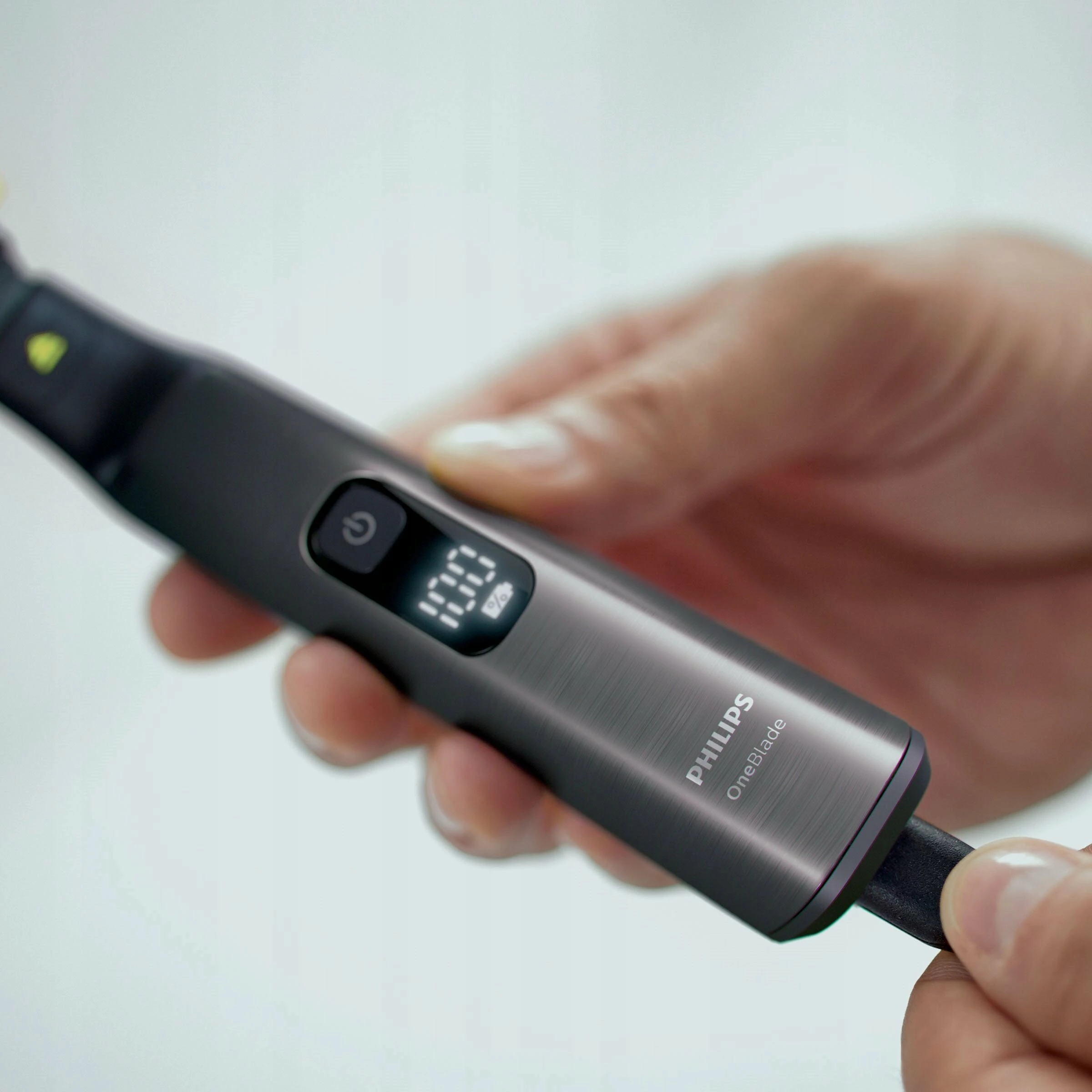 Makinë rroje Philips OneBlade Pro 360 QP6552/15, bateri 120 min, rimbushje 60 min, e papërshkueshme nga uji, 20 gjatësitë, gri, me kuti
