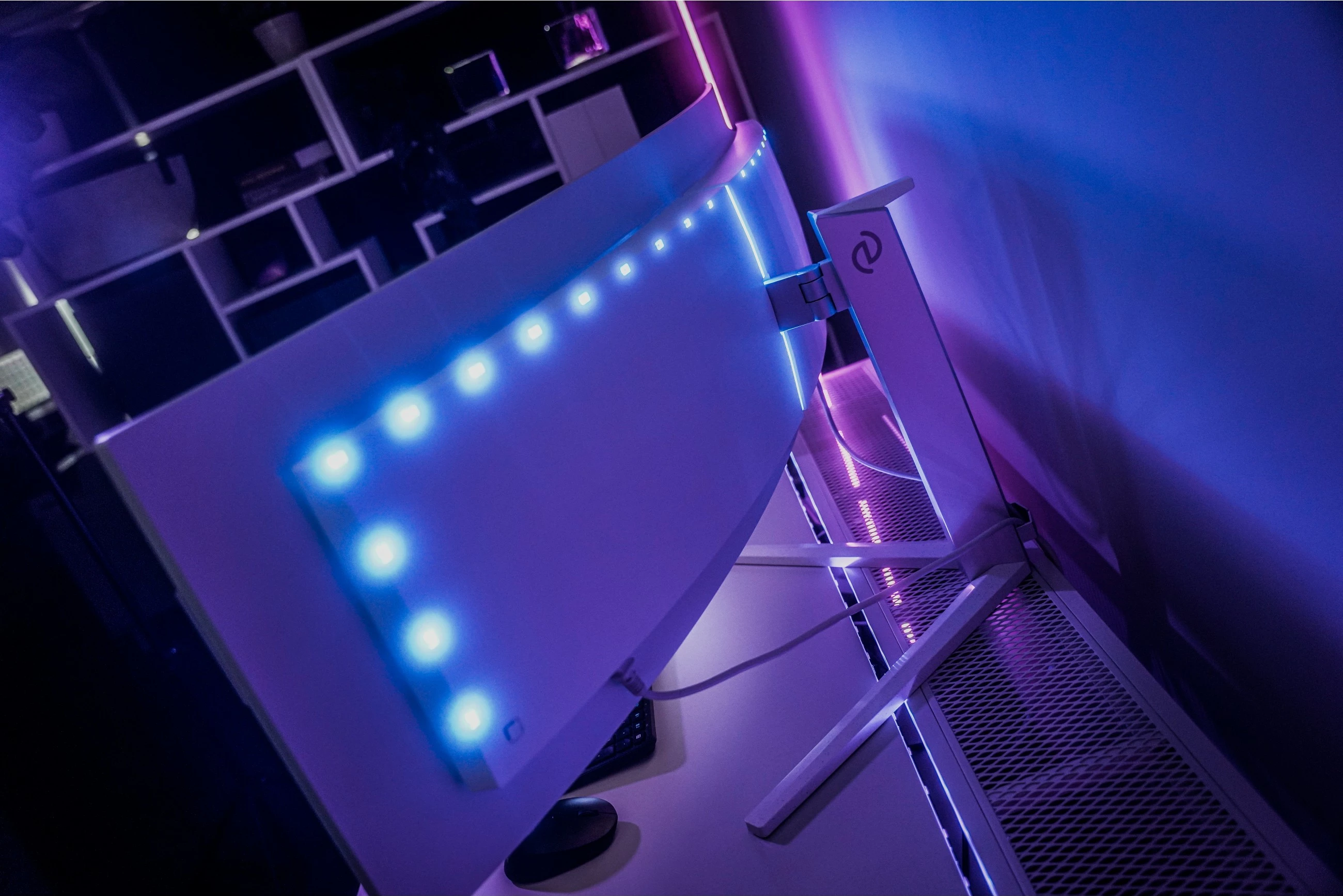 Monitor Philips 49M2C8900 QD-OLED 49 inç, 5120x1440, 32:9, Ambilight, USB-C, i bardhë