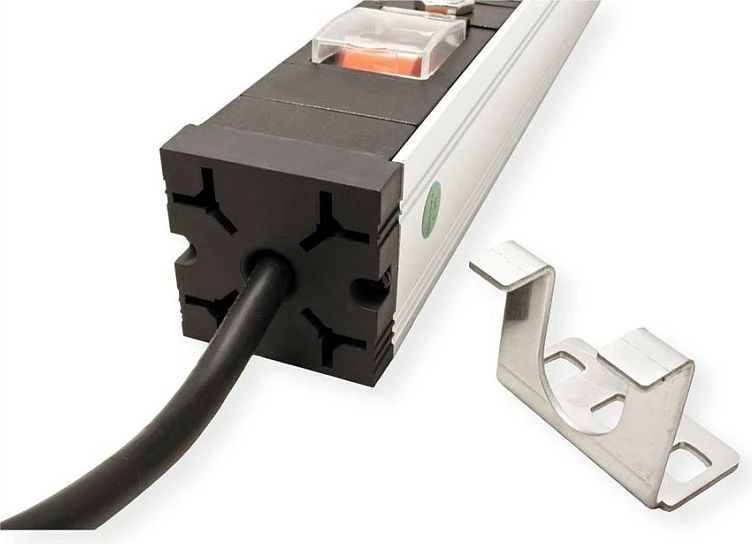 Shirit prizash rack 19" VALUE 7x Schuko, 1U, 3 m, me mbrojtje mbingarkese, alumini/zi