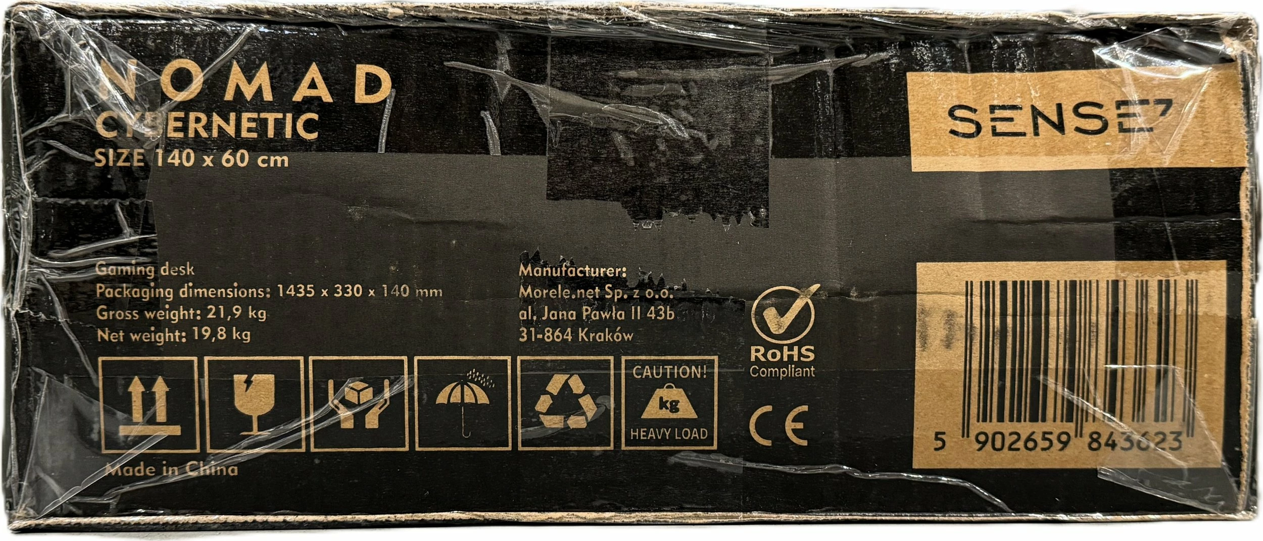 Tavolinë gaming SENSE7 Nomad Cybernetic 140x60 cm, me mauspad të plotë, e zezë, set me mbajtëse filxhani x2