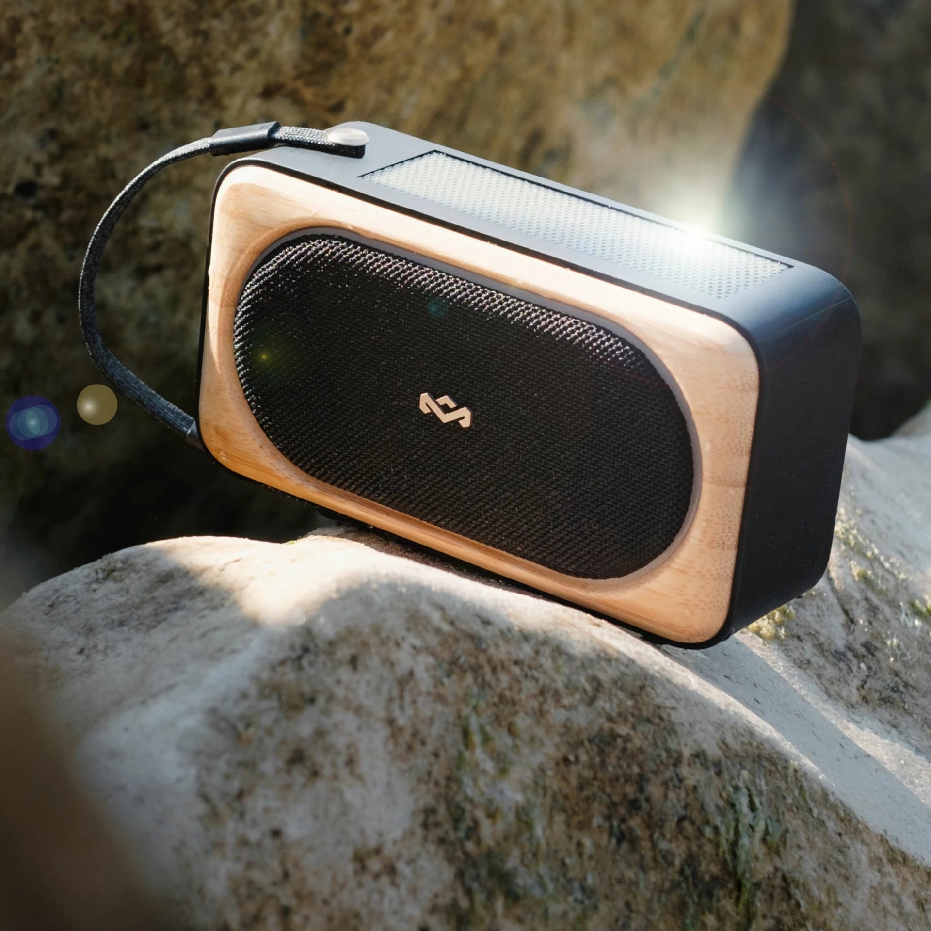 Altoparlant House of Marley Roots Solar Bluetooth, IP67, 14 orë, me panel solar, i zi