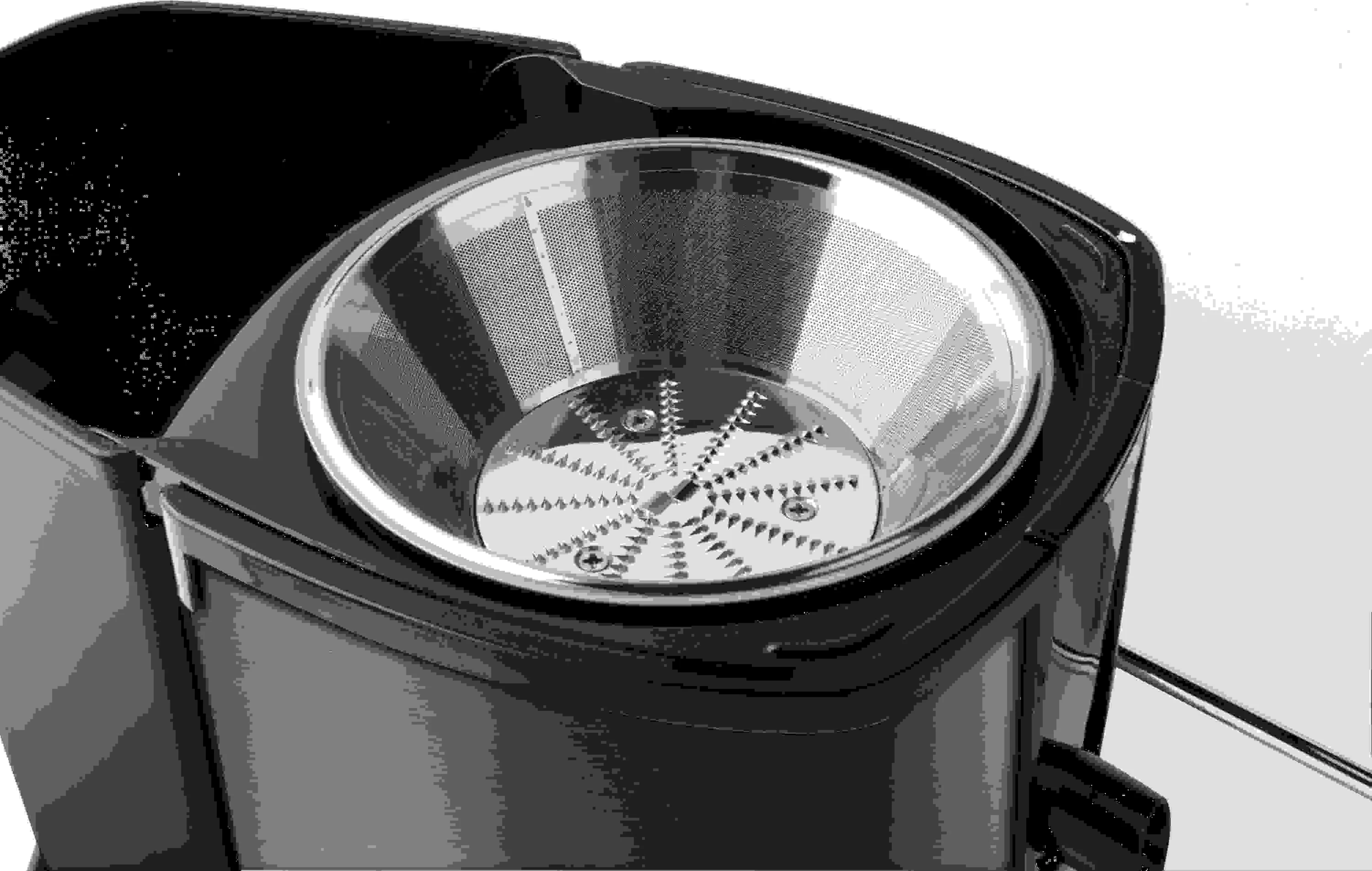 Sokovnik Black+Decker BXJE600E 600W 2 shpejtësi, hapje 62 mm, enë tul 1.2L + enë lëng 0.55L, e zezë/inoks