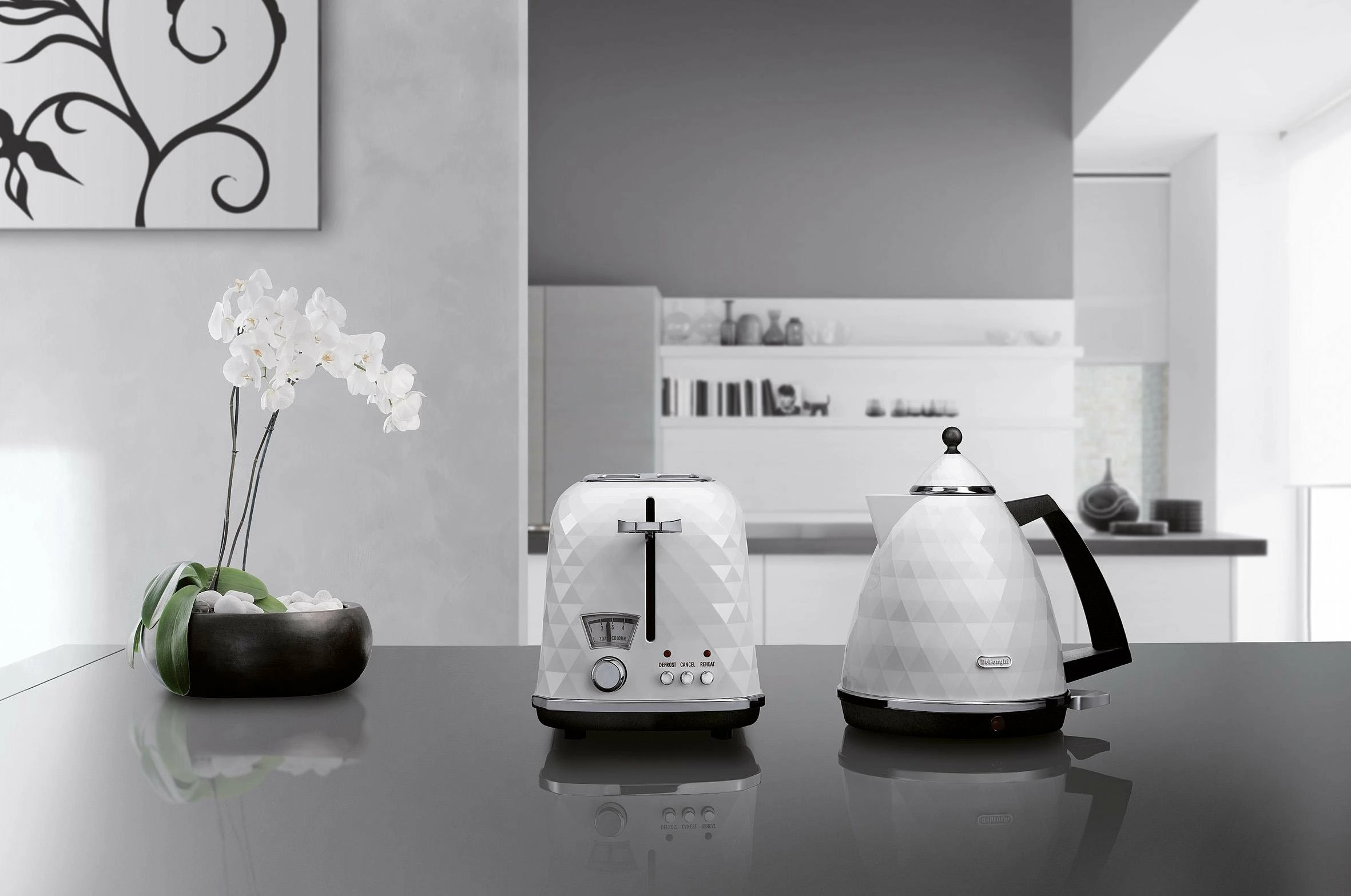 Çajnik elektrik DeLonghi Brillante KBJ2001.W 1.7L 2000W, i bardhë