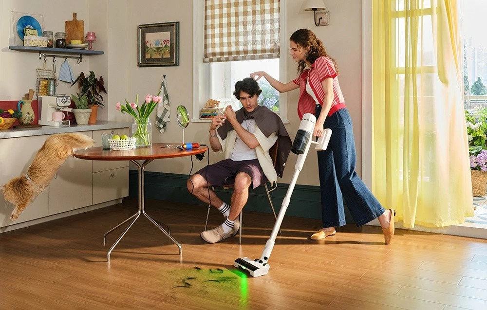 Fshesë me bateri vertikale Roborock H60 Hub, 115AW, 60min, HEPA H13, stacion me zbrazje automatike, e bardhë, set