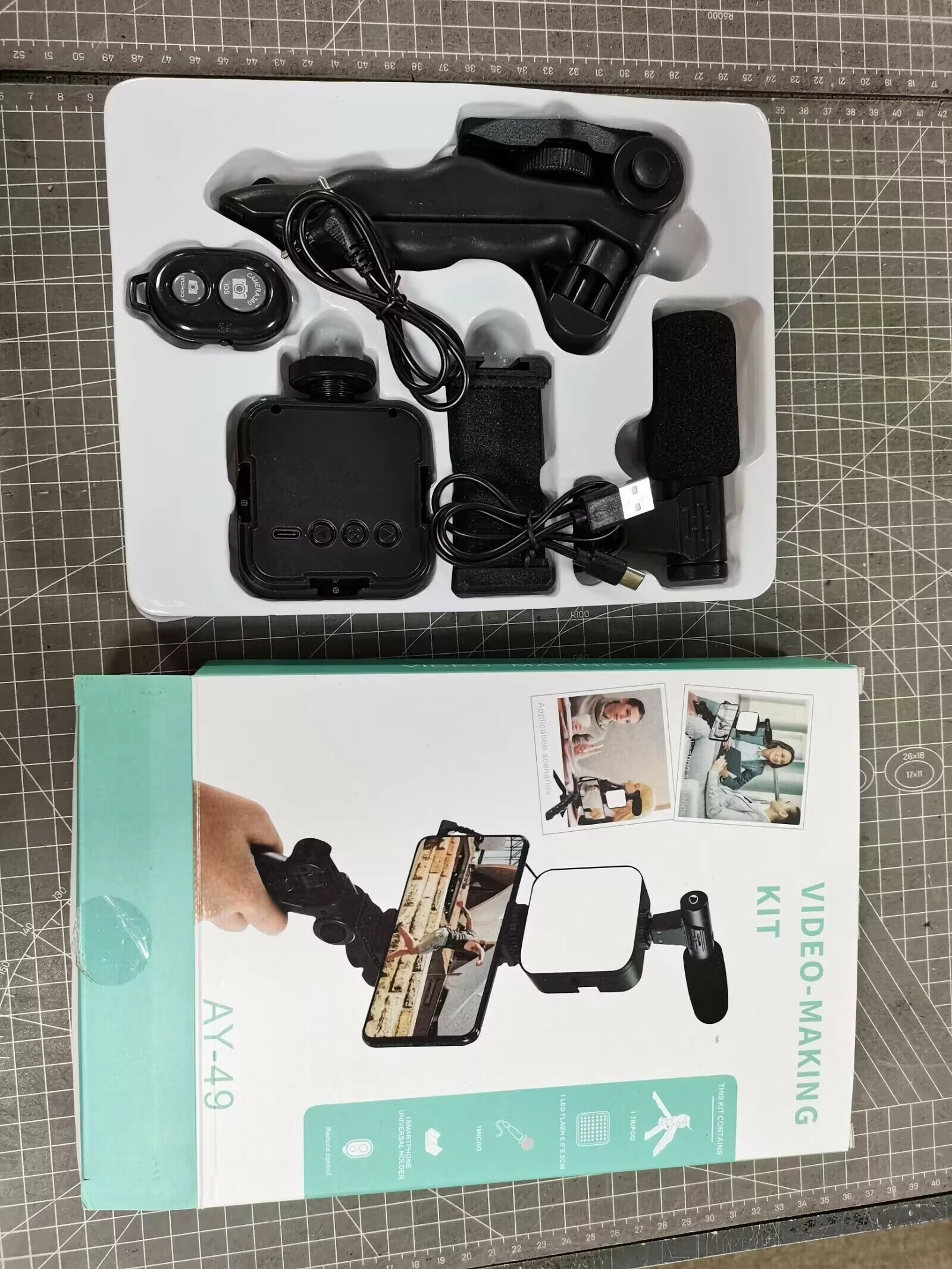 Set Krijuesi Video Selfie Stick me Tripod, Dritë LED, Mikrofon dhe Telekomandë