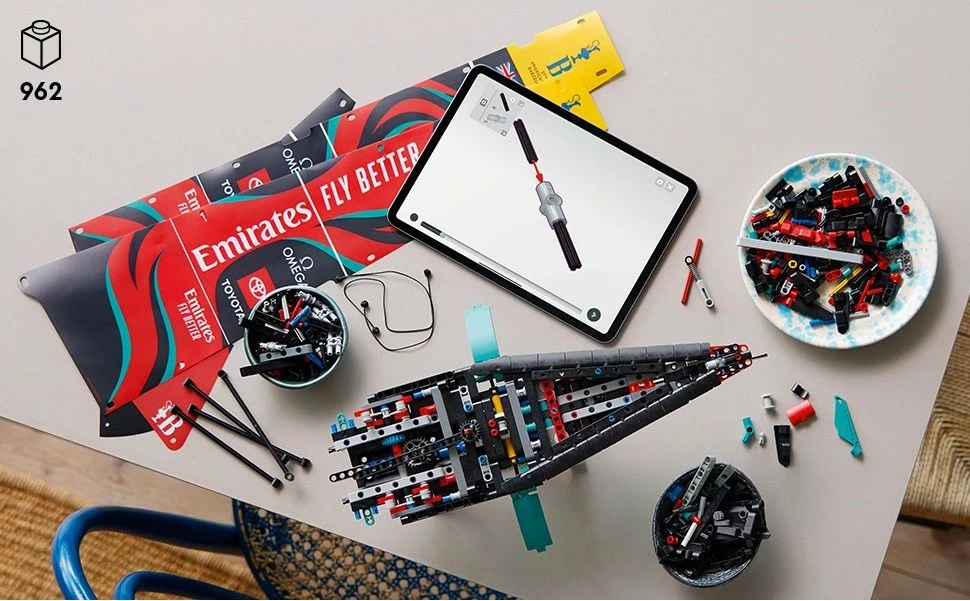 Set ndërtimi LEGO Technic Emirates Team New Zealand AC75, 962 pjesë, multingjyrësh