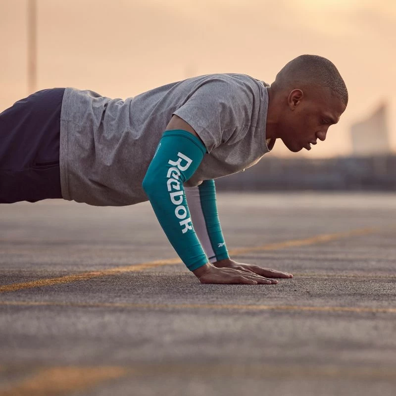 Mëngë kompresimi Reebok Activchill për stërvitje, të bardha dhe blu