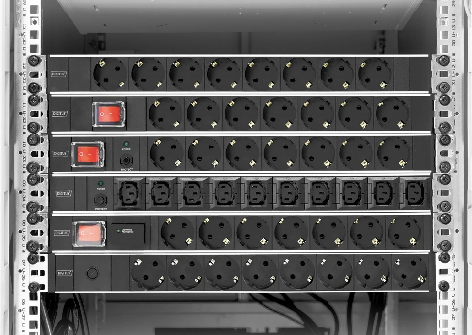 Prizë rack Digitus DN-95403, 7x Schuko, 1U, 2m, me mbrojtje nga mbingarkesa, e zezë/argjend