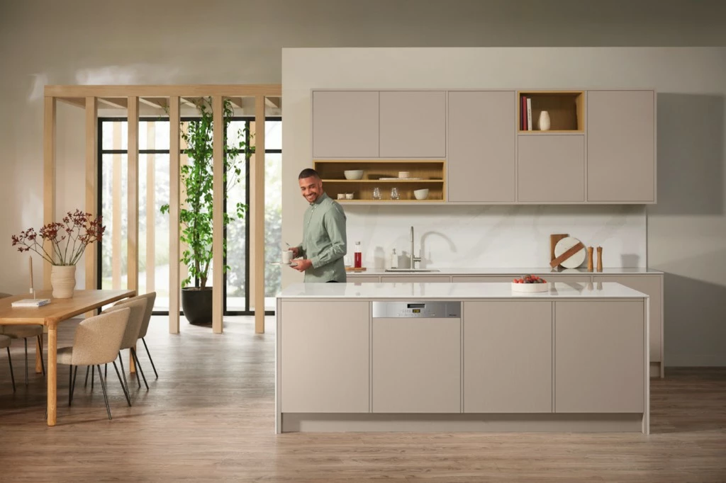 Enëlarëse e integrueshme pjesërisht Miele G 5611 SCi Active, 14 komplete, Inox CleanSteel
