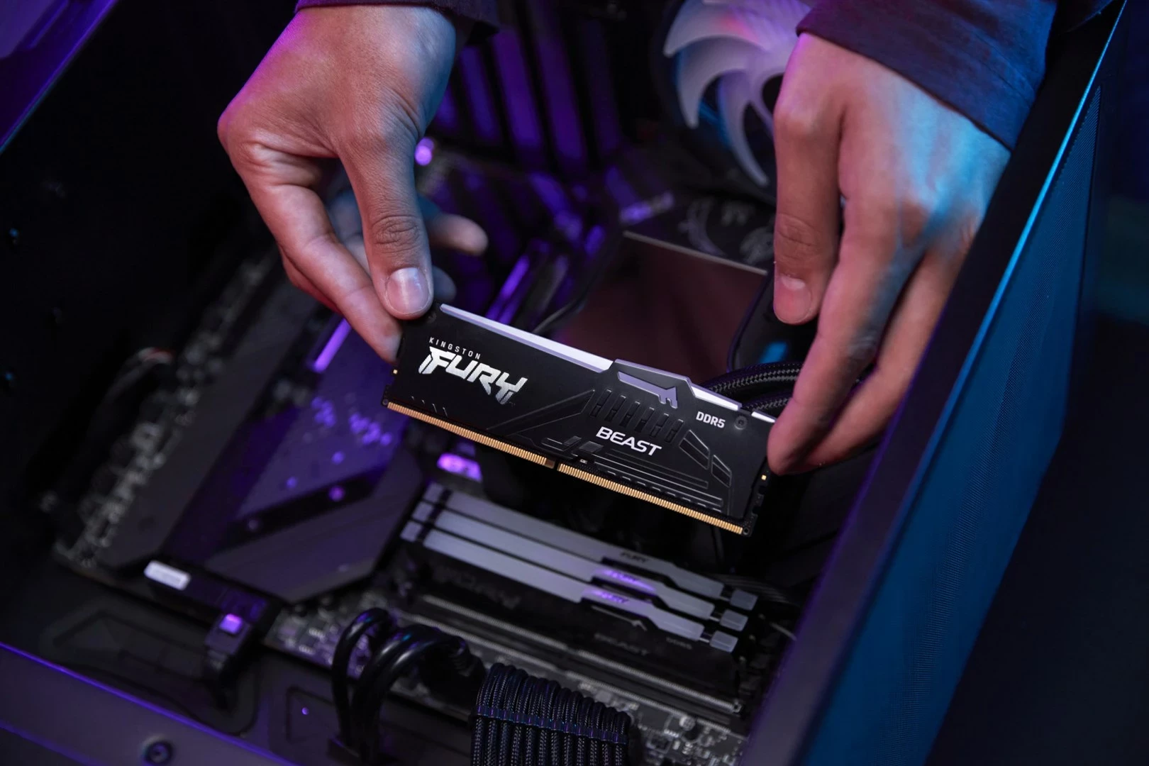 RAM Memorje Kingston FURY Beast 128GB 5600MT/s DDR5 RGB