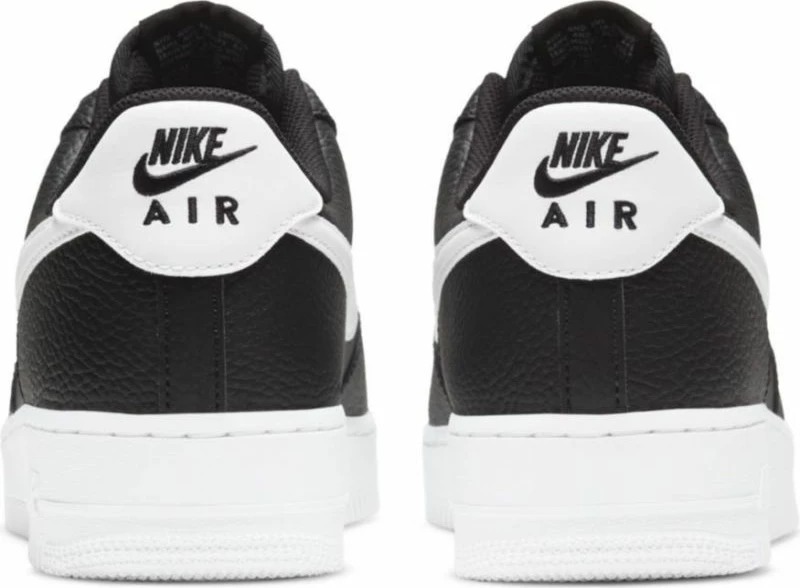 Atlete për meshkuj Nike Air Force 1, të zeza dhe të bardha
