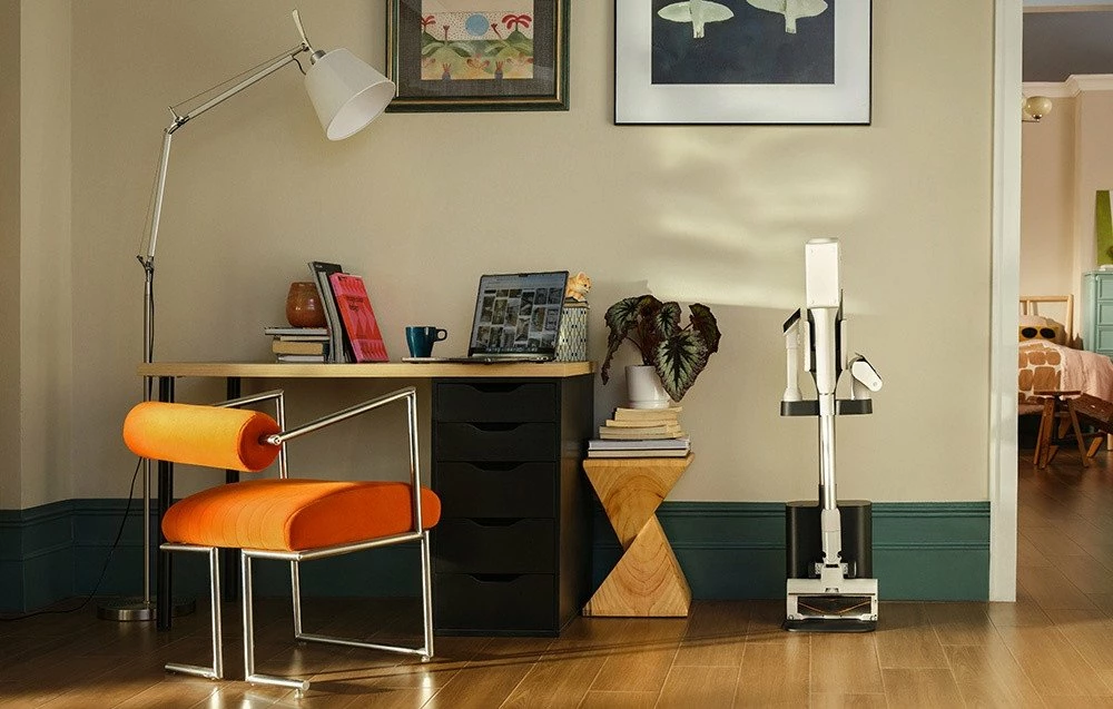 Fshesë me bateri vertikale Roborock H60 Hub, 115AW, 60min, HEPA H13, stacion me zbrazje automatike, e bardhë, set