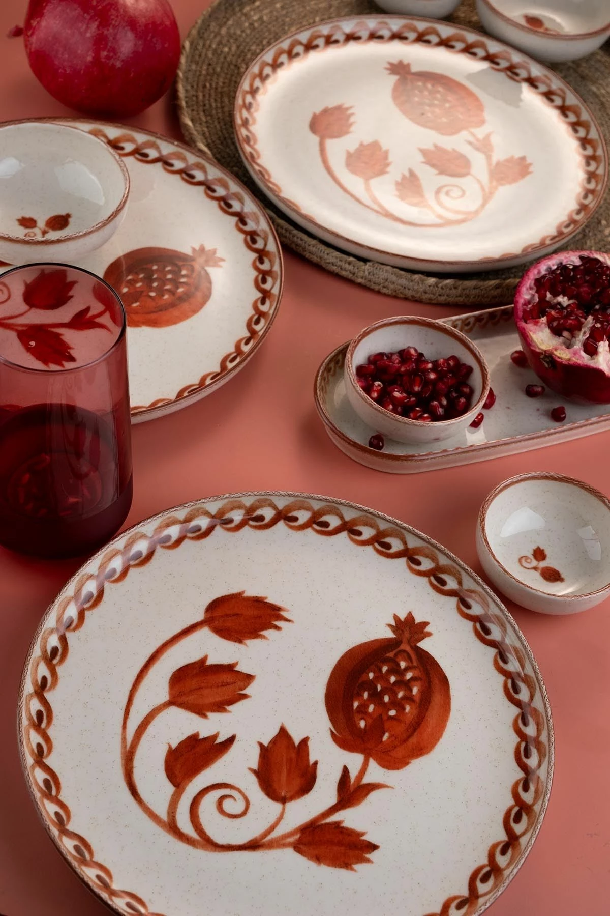 Set mëngjesi 14 pjesësh Hermia Concept, krem dhe e kuqe, NPMOD14KH880799