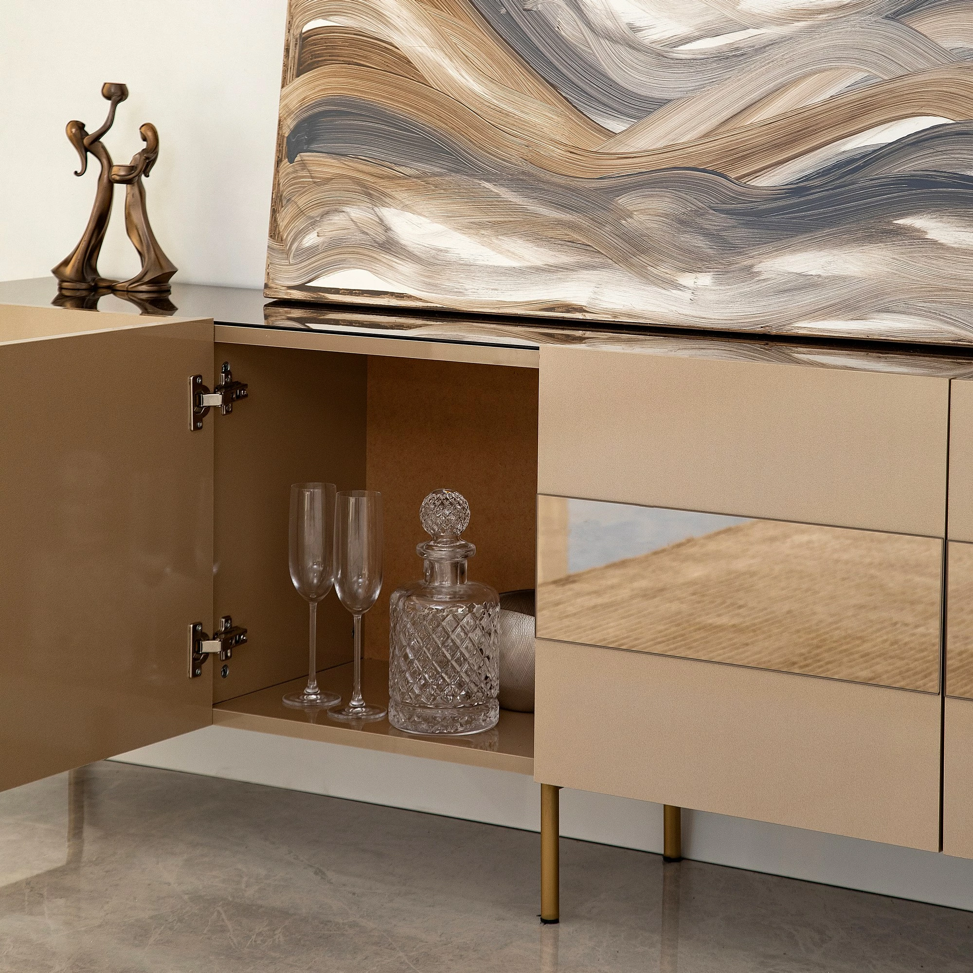 Komodë TV Hanah Home, Leon, bronz dhe ar