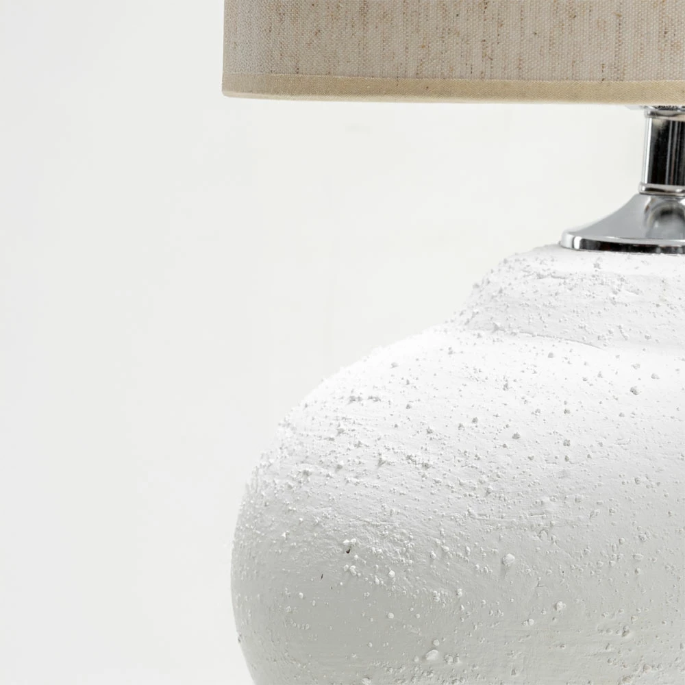 Lampë tavoline Santorini, qeramike e bardhë, abazhur liri bezhë, 30x30x60cm