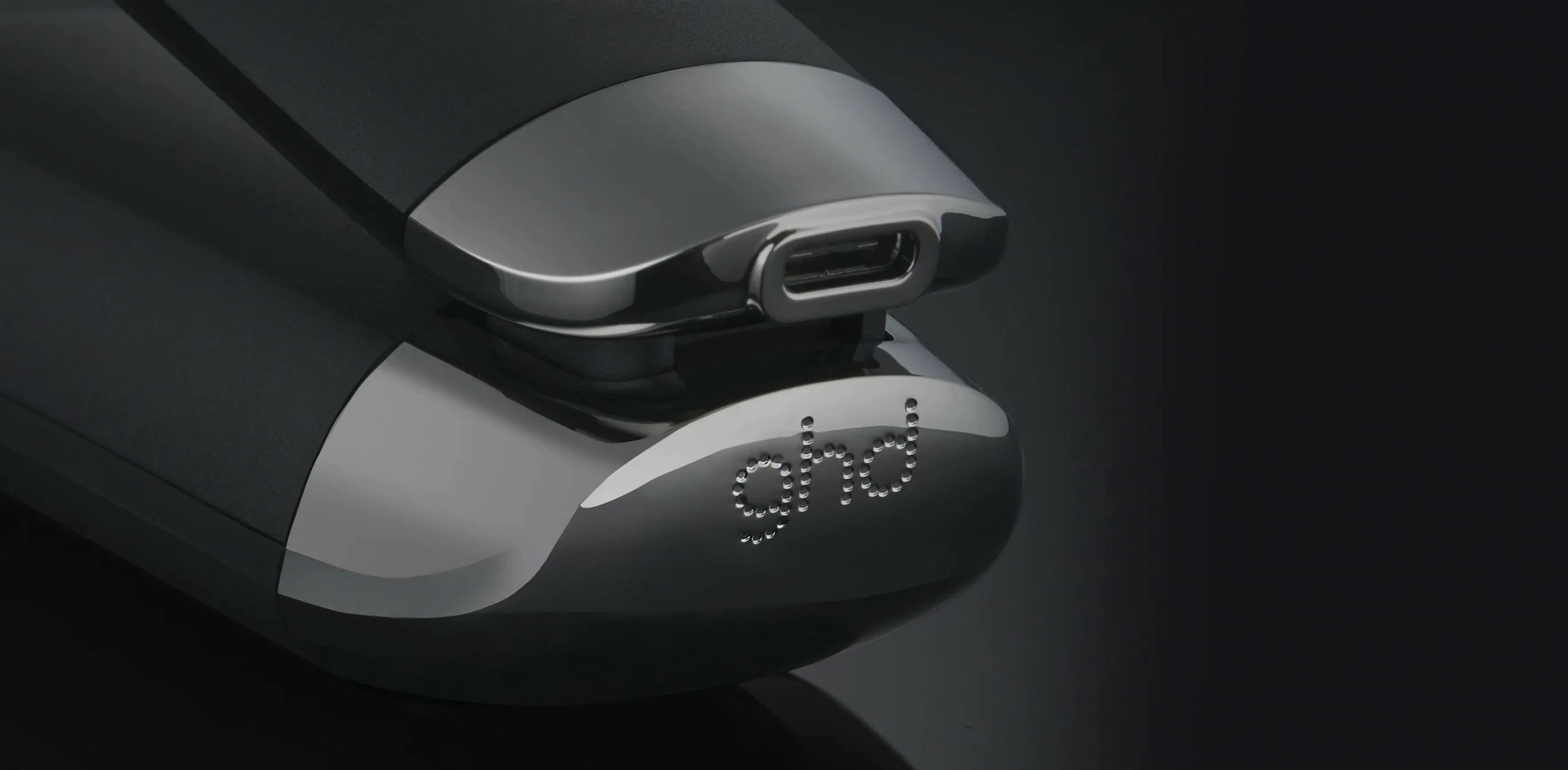 Hekur drejtues ghd Unplugged, i ngrohtë, i zi