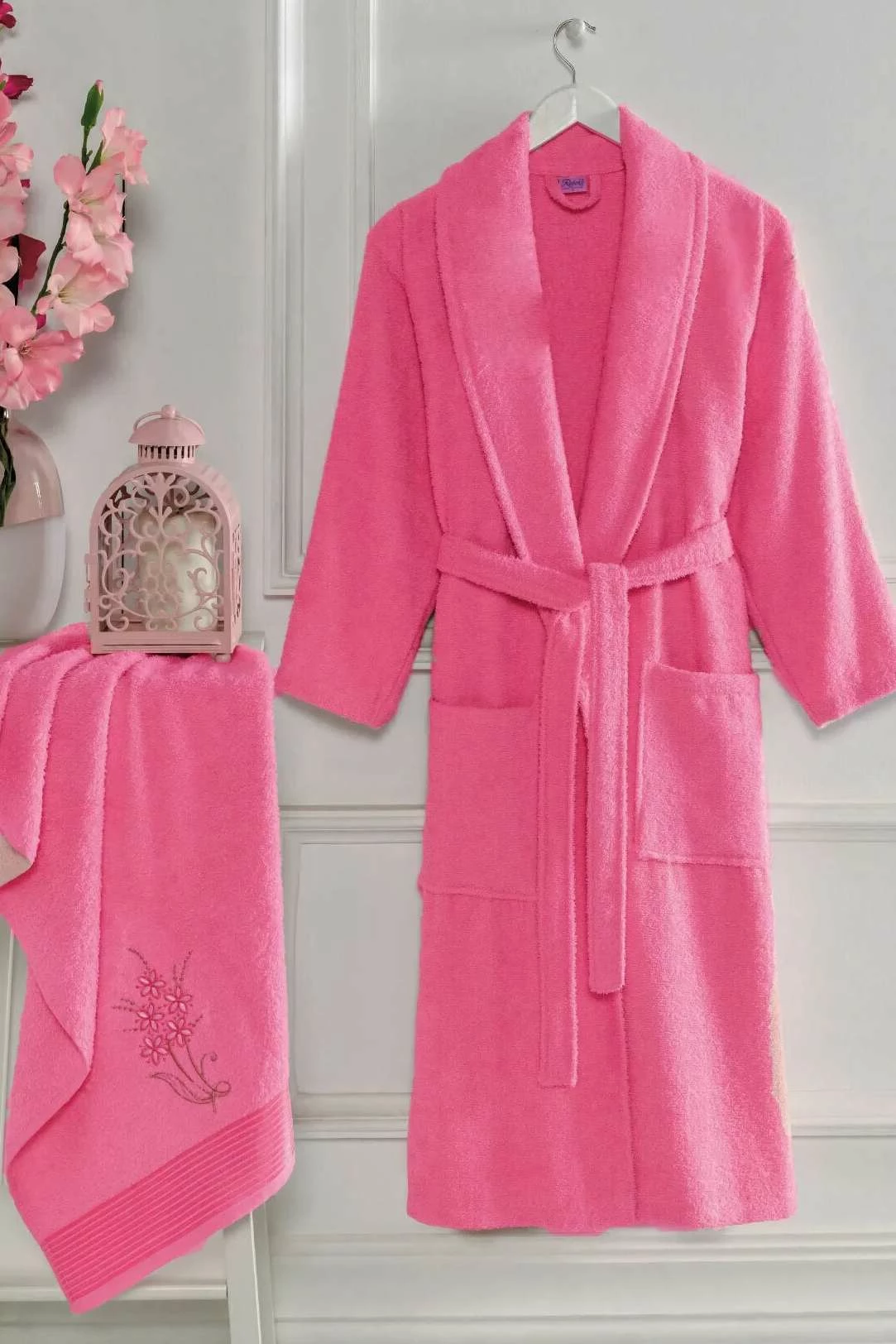 Set rrobdeshambrë me peshqir dore, Mijolnir Cora, fuksia