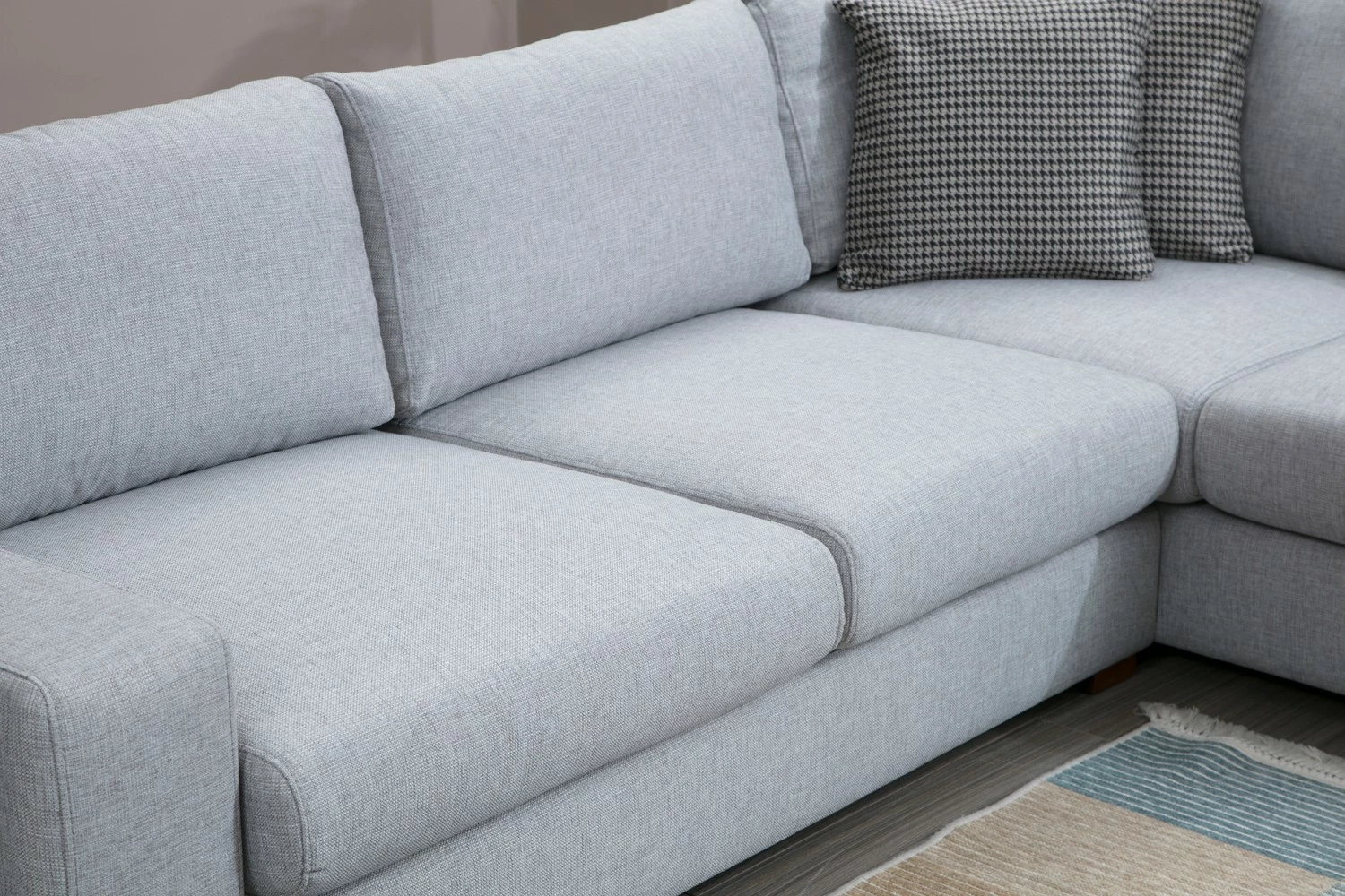 Këndare Atelier del Sofa, Loop 2, ngjyrë gri e çelët, me pouf