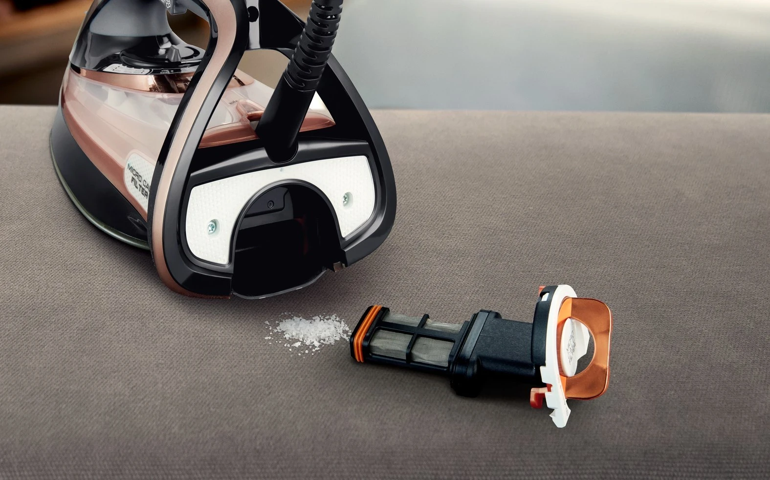 Hekur për hekurosje Tefal Ultimate Pure FV9845, 3200W, i zi/bakër