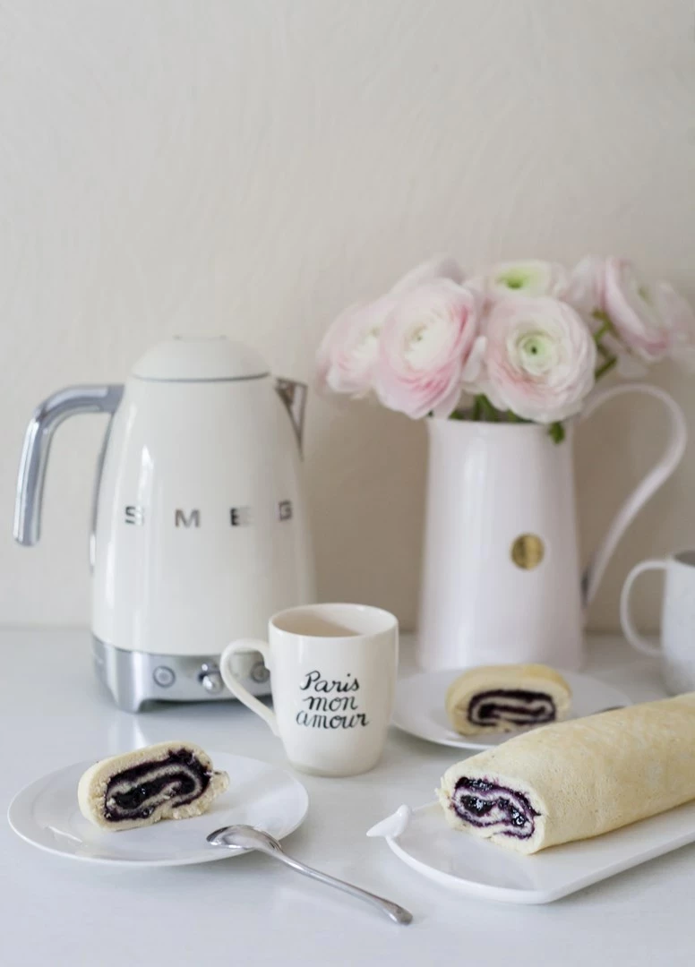 Ibrik elektrik SMEG KLF04CREU, 1.7L, krem