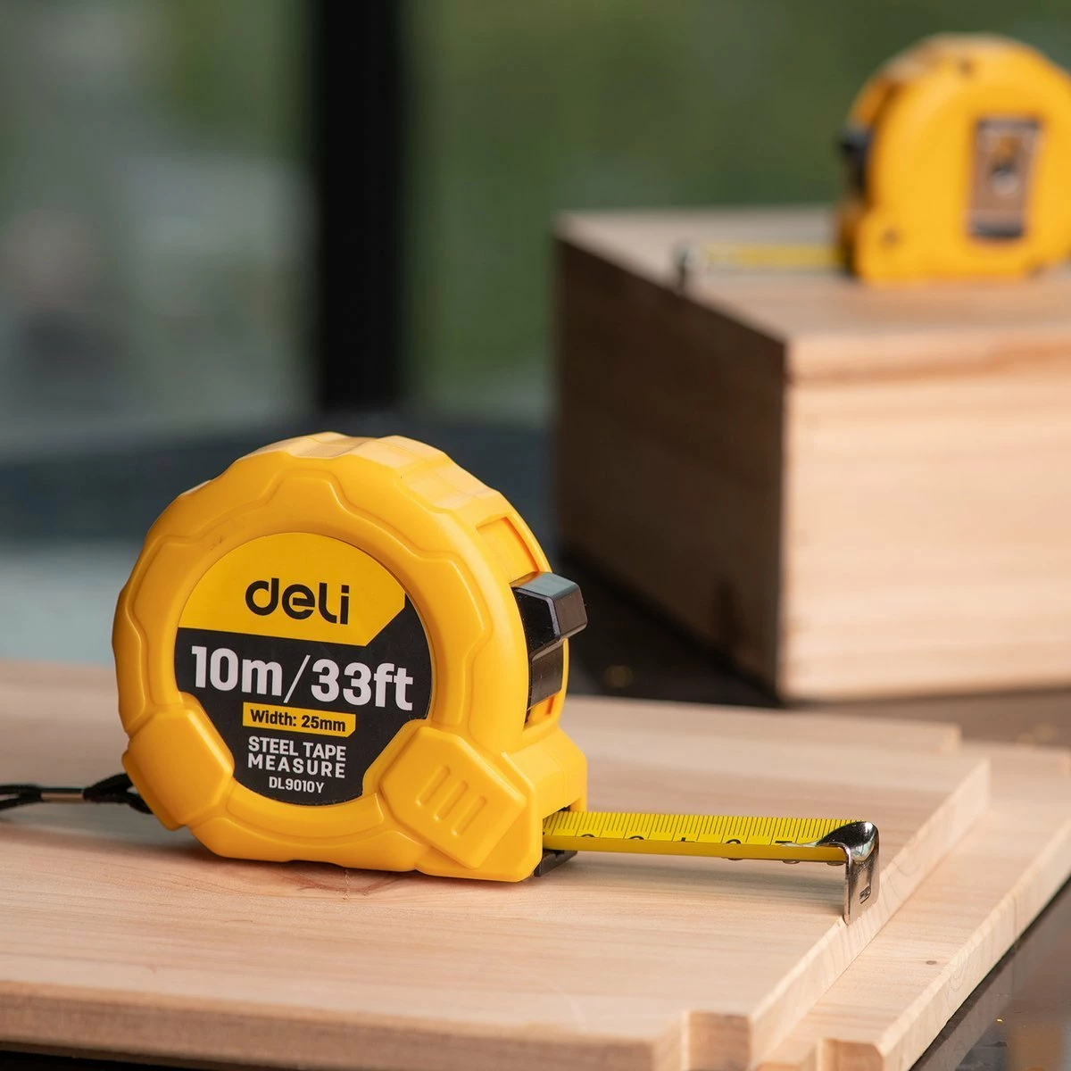 Metër çeliku Deli Tools EDL9010Y, 10m/25mm, verdhë