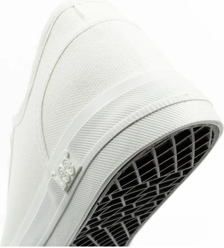 Atlete për femra Lee Ava Low, të bardha