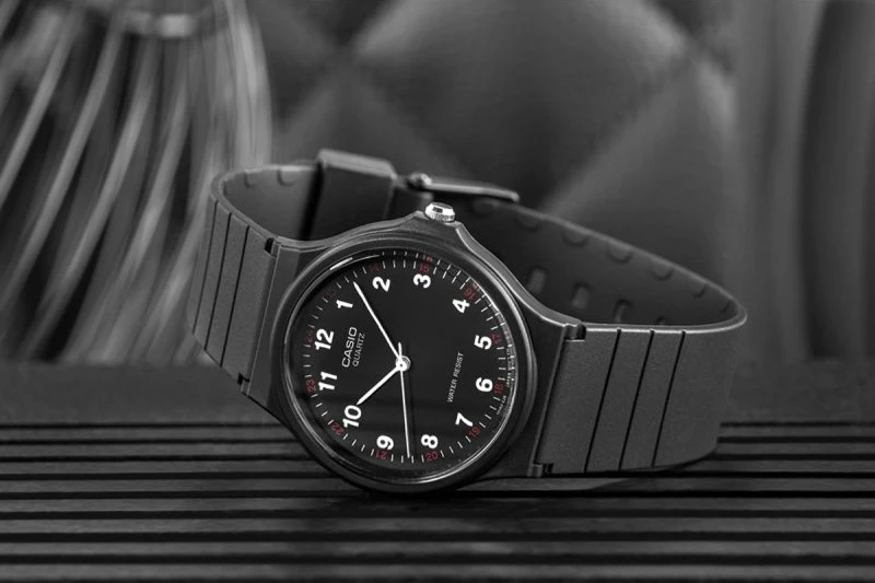 Orë dore Casio, unisex, e zezë