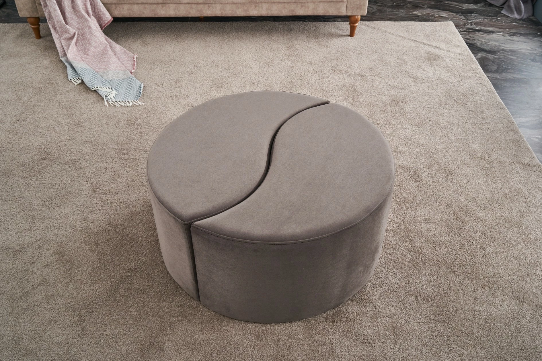 Puf Atelier del Sofa, kadife, ngjyrë mink, 80x40x80cm