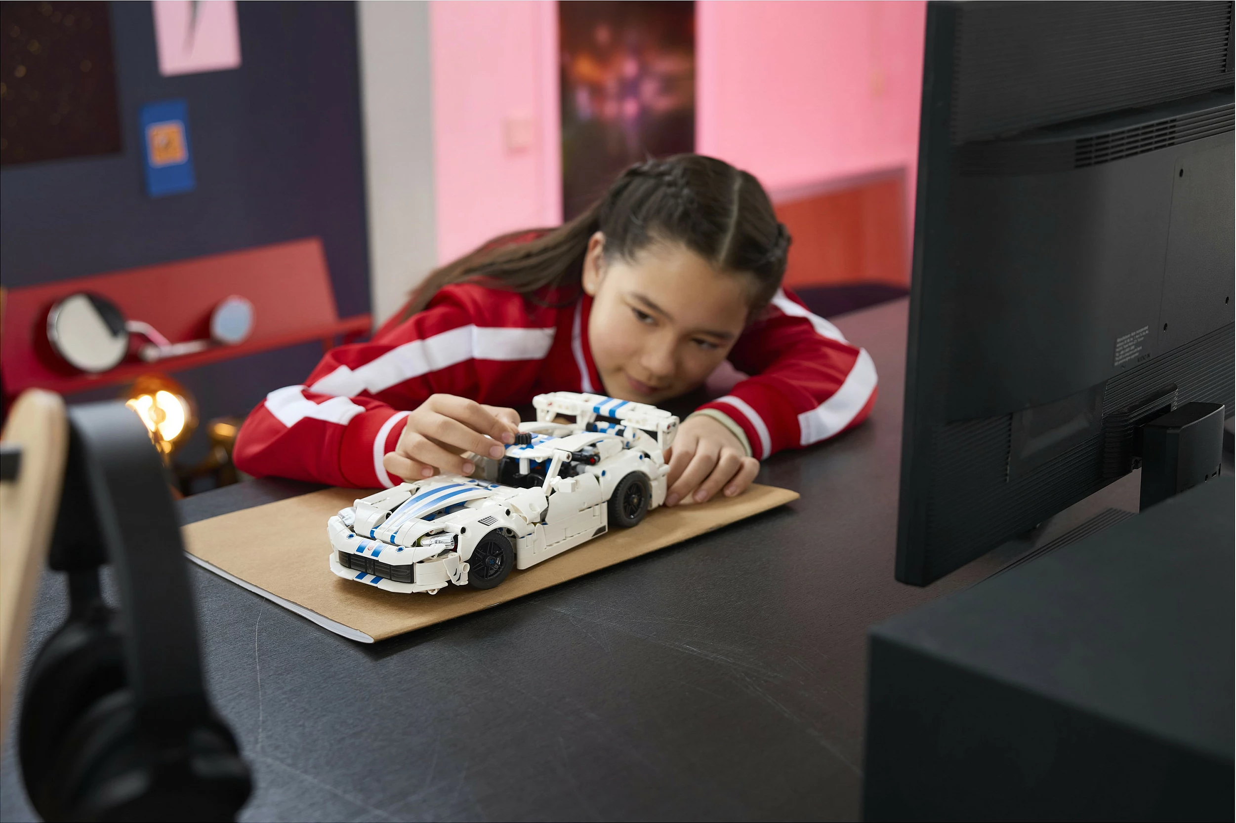 Set LEGO Technic Dodge Viper GTS-R 42234, 805 copë, 10+, bardhë/kaltër