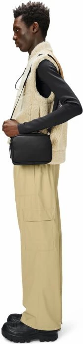 Çantë Rains, e zezë