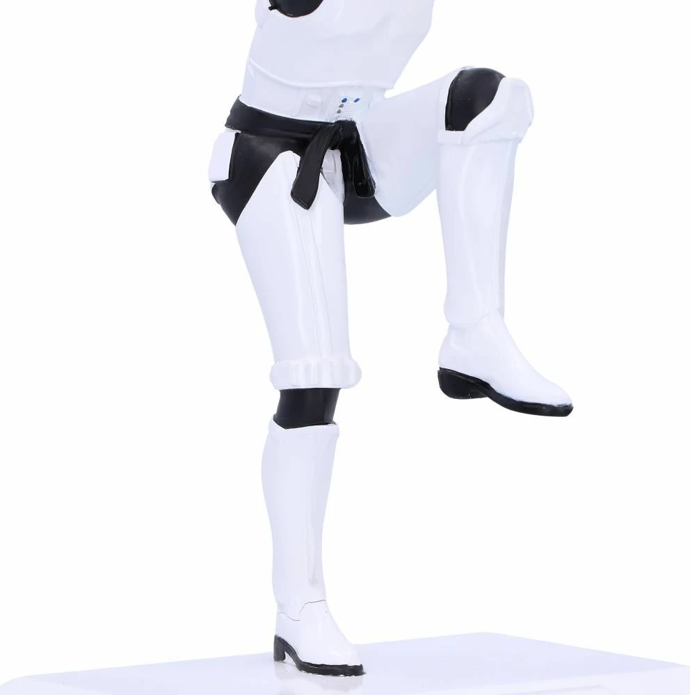 Figurinë koleksionuese NEMESIS NOW Stormtrooper Crane Kick 20.5 cm, e bardhë/zezë, me kuti dhurate