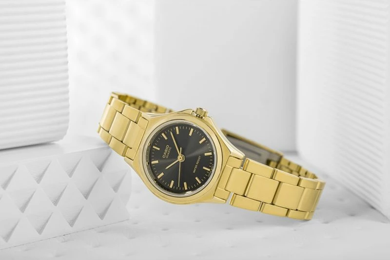 Orë dore për femra Casio, ari