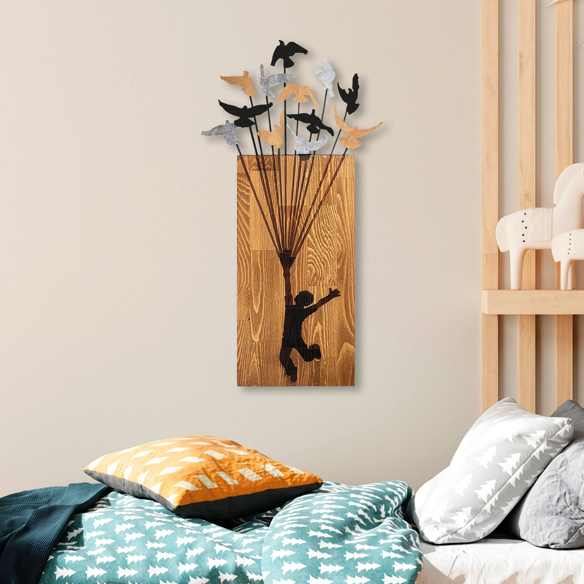 Aksesor dekorativ për mur, dru, Wallity Flying Boy 2, ngjyrë arre dhe e zezë, 45x86cm