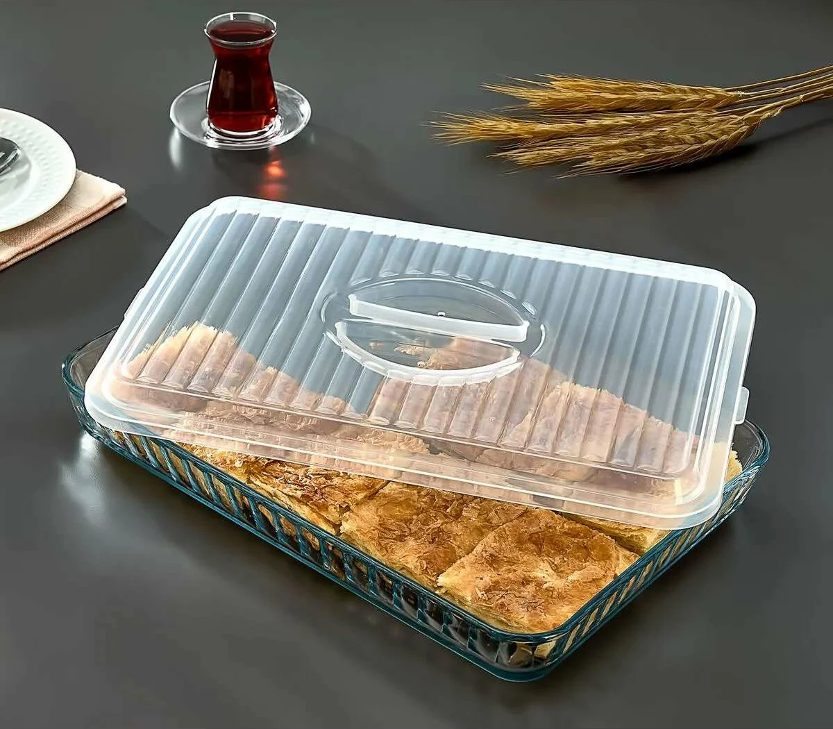 Pjatë për servirje ëmbëlsirash, transparente, Hermia Concept, MCH11029, 40x27cm