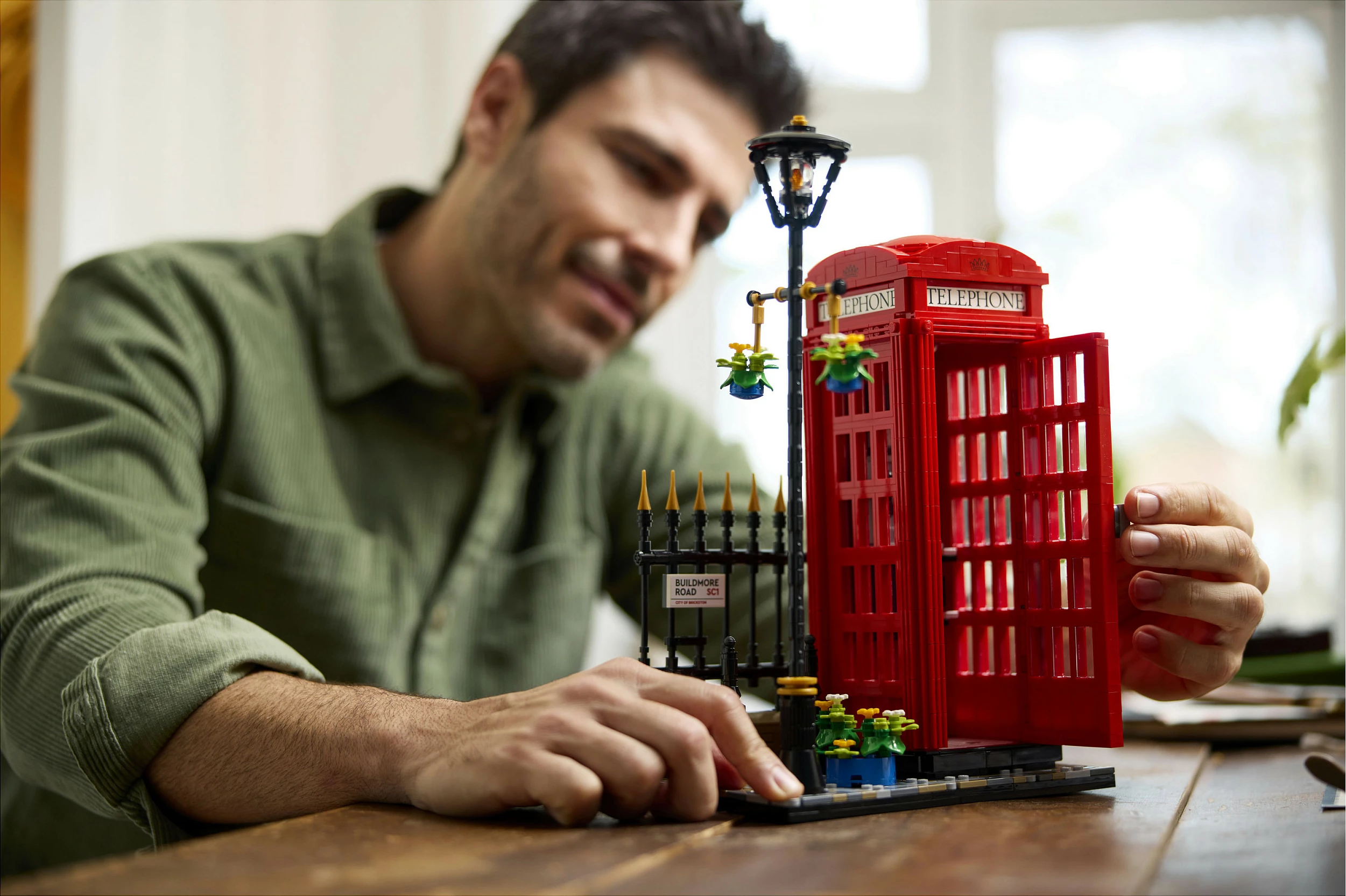 Set ndërtimi LEGO Ideas 21347, Kuti telefonike e kuqe londineze, 1460 pjesë, Multikolor