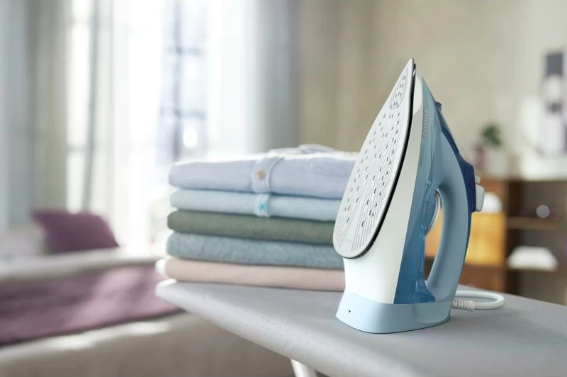 Hekur me avull Philips DST5030/20 2400W SteamGlide Plus, kaltër/bardhë