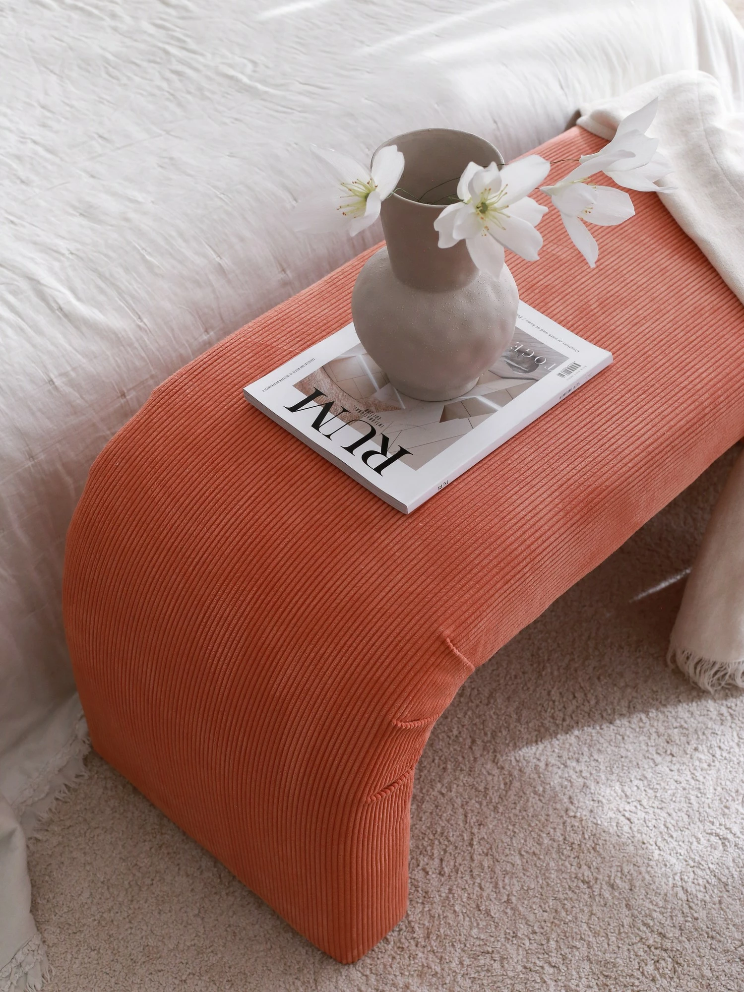 Pouf Atelier del Sofa, Nu Bench, kadife kordon, ngjyrë korale