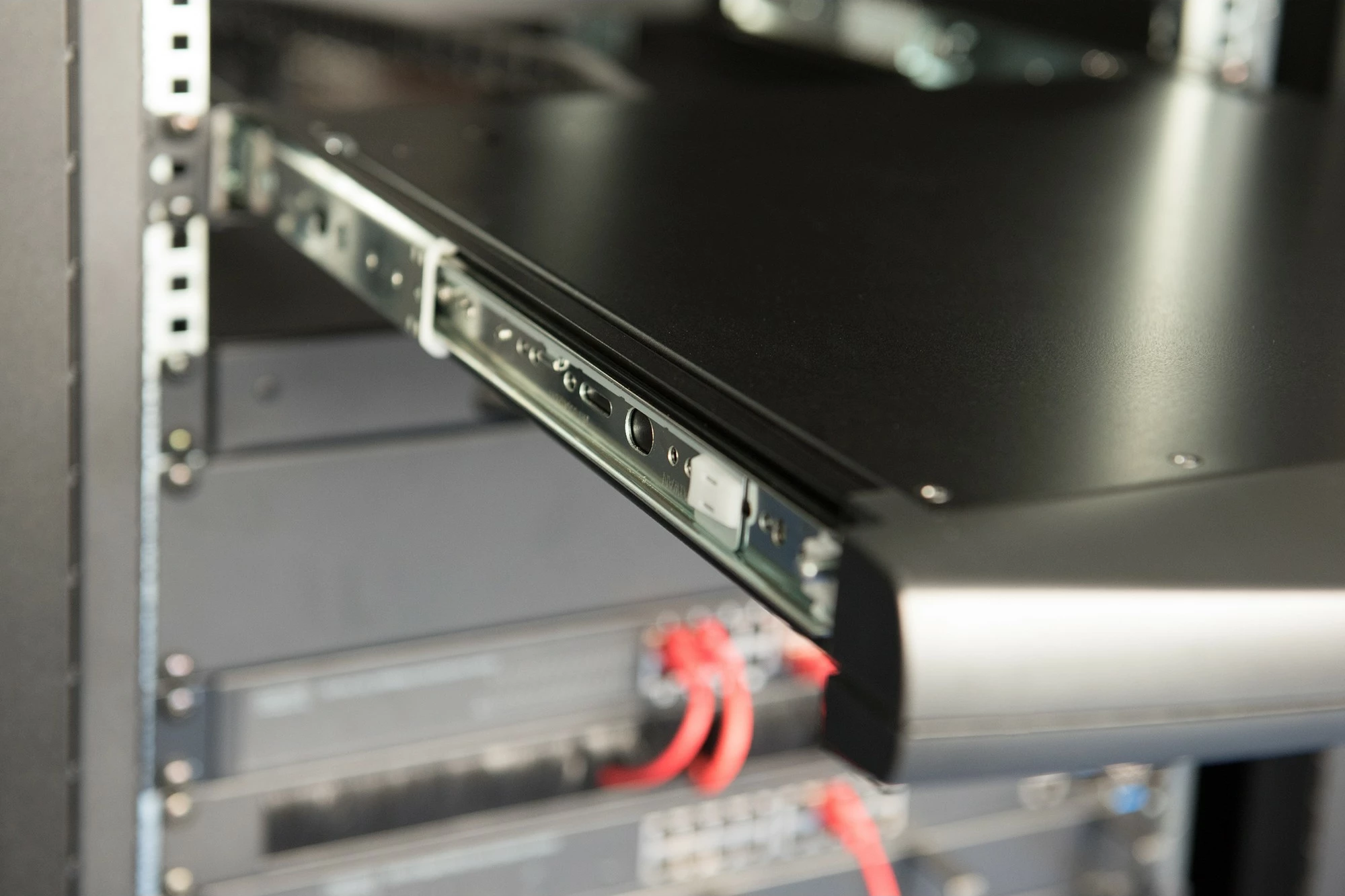 Konzolë rack Digitus, 19 inç TFT, 1-port KVM, touchpad, gjermanisht, e zezë